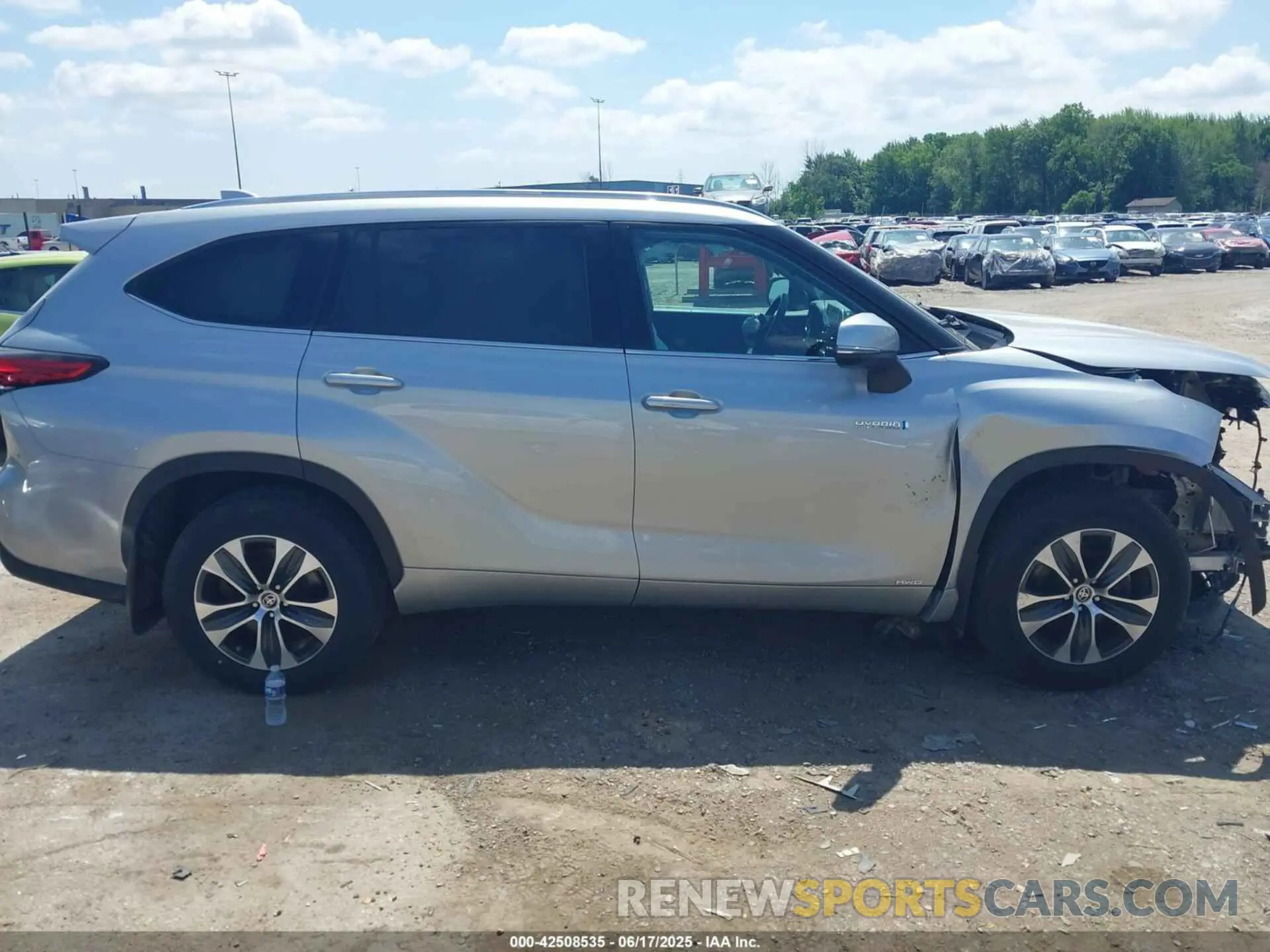 13 Photograph of a damaged car 5TDHBRCH9LS502798 TOYOTA HIGHLANDER 2020