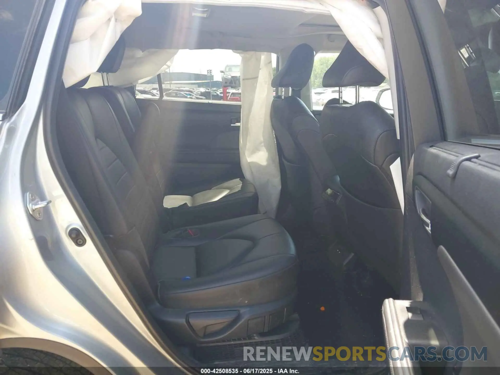 8 Photograph of a damaged car 5TDHBRCH9LS502798 TOYOTA HIGHLANDER 2020