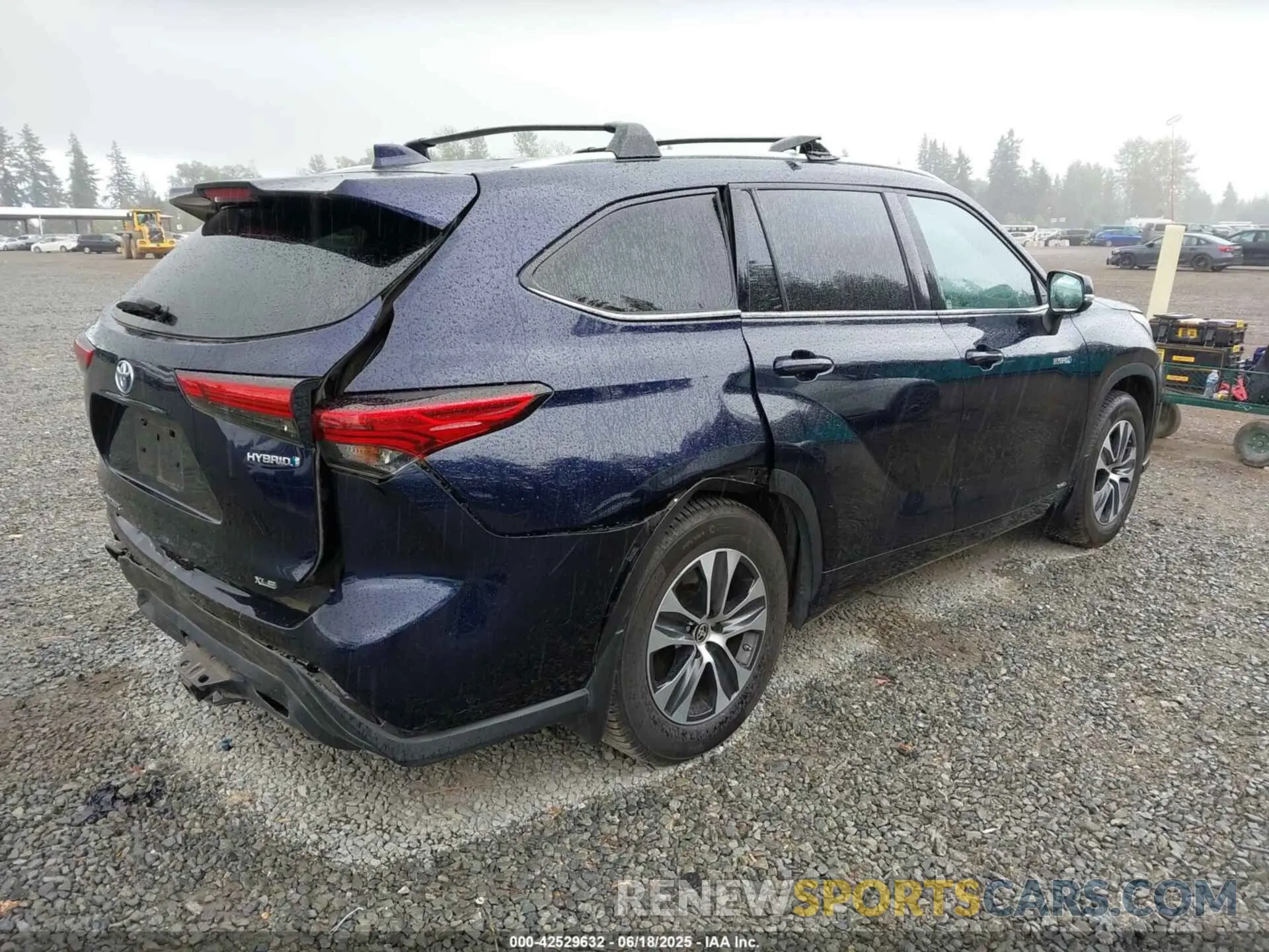 4 Photograph of a damaged car 5TDHBRCH9LS506236 TOYOTA HIGHLANDER 2020