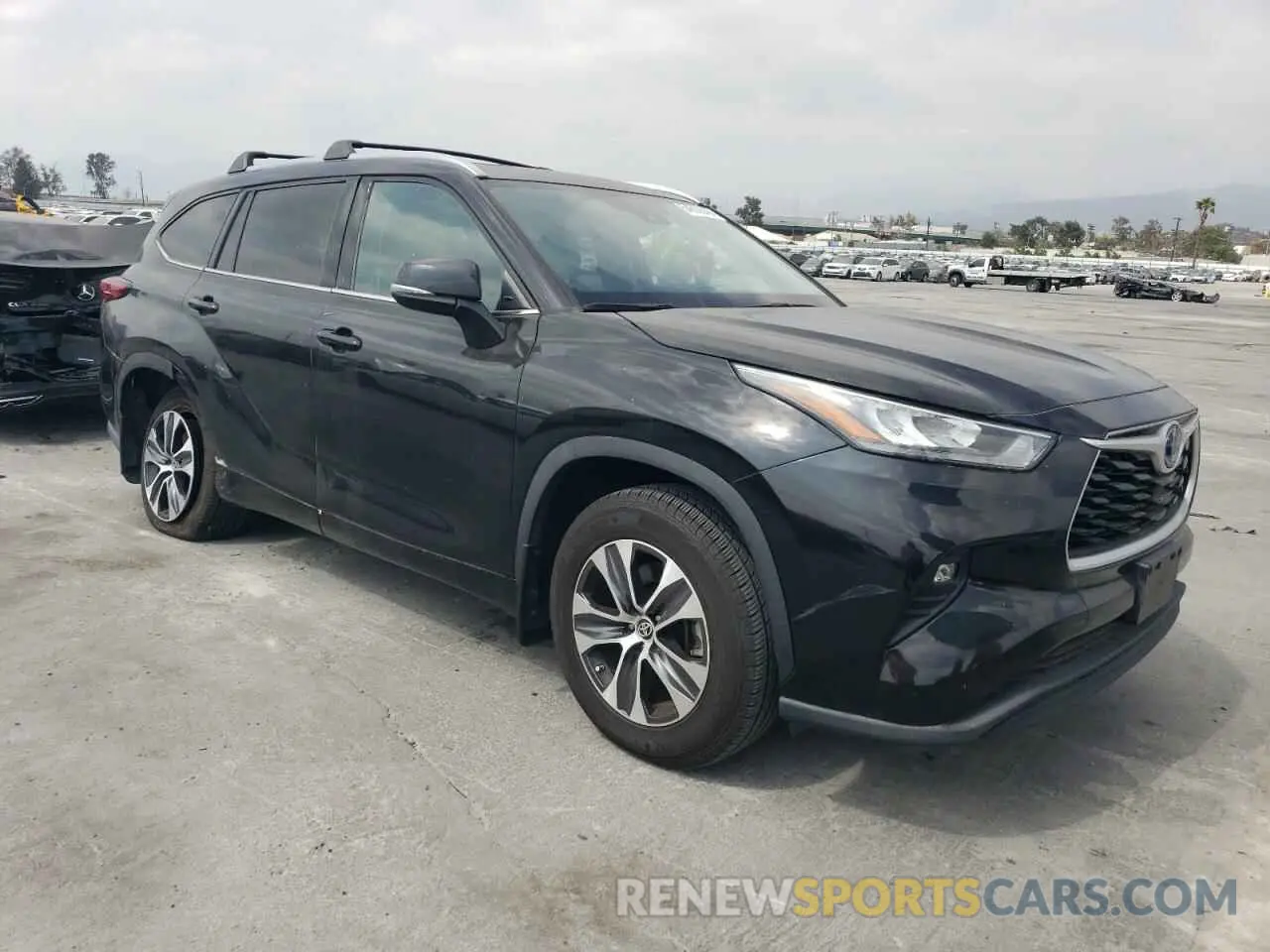 4 Photograph of a damaged car 5TDHBRCHXLS503524 TOYOTA HIGHLANDER 2020
