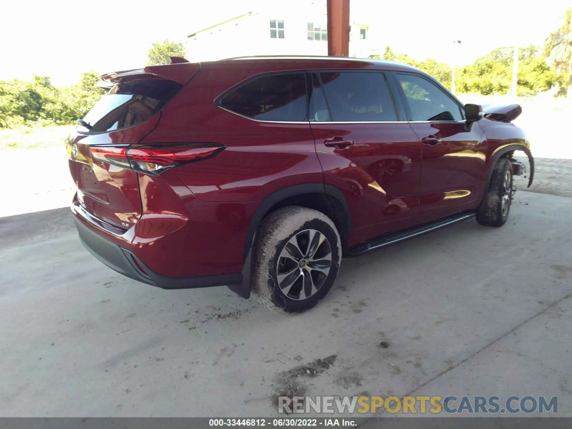 4 Photograph of a damaged car 5TDHZRAH7LS510851 TOYOTA HIGHLANDER 2020