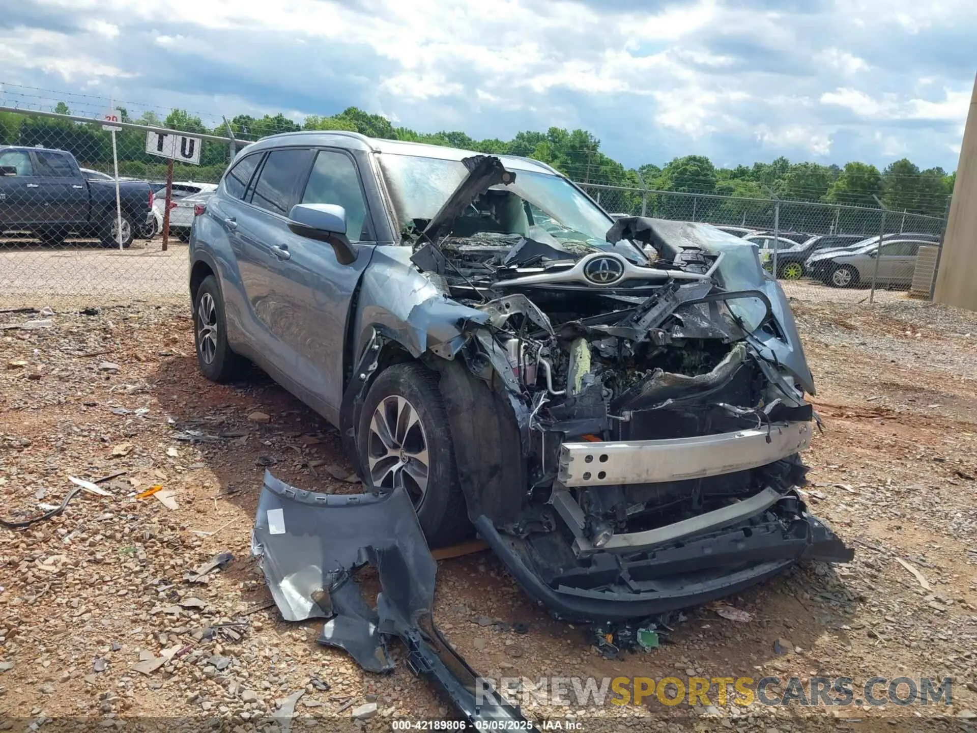 1 Photograph of a damaged car 5TDHZRAHXLS027905 TOYOTA HIGHLANDER 2020
