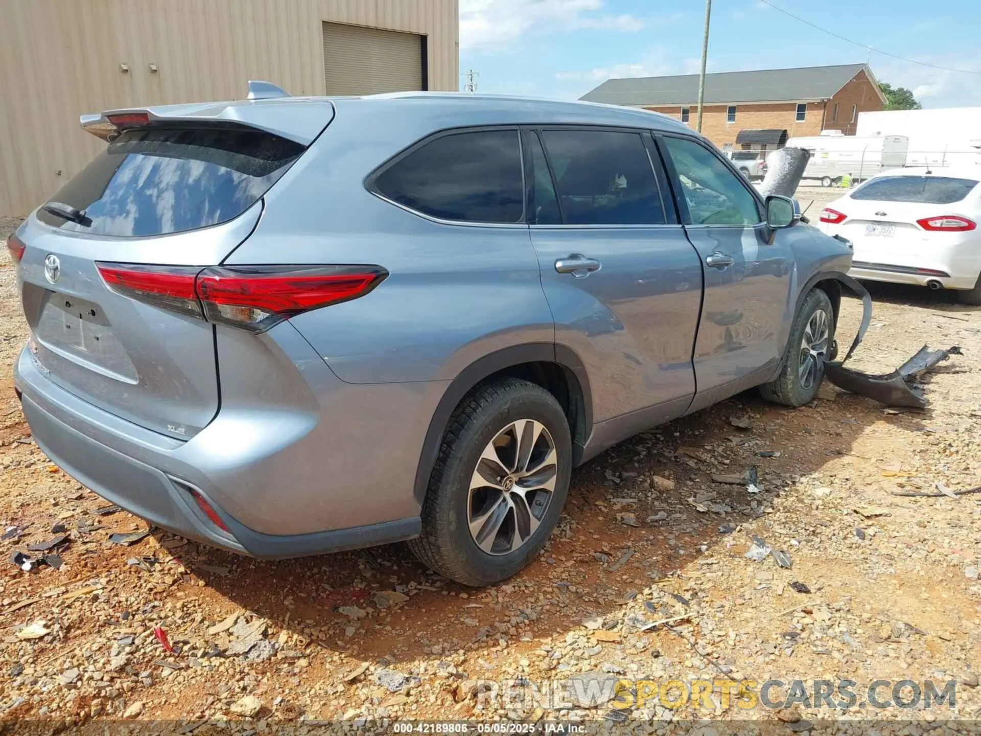 4 Photograph of a damaged car 5TDHZRAHXLS027905 TOYOTA HIGHLANDER 2020