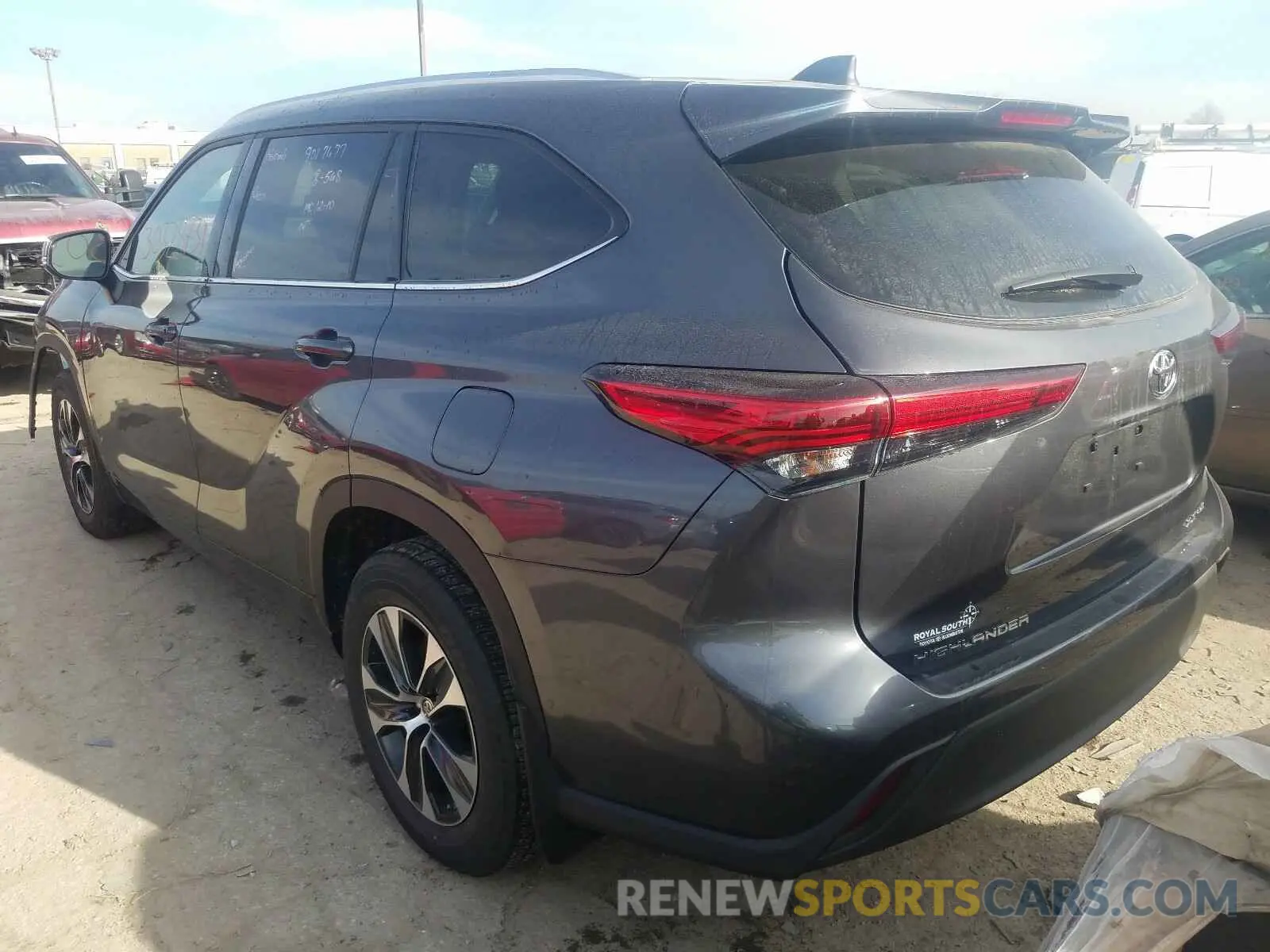 3 Photograph of a damaged car 5TDHZRBH0LS027765 TOYOTA HIGHLANDER 2020