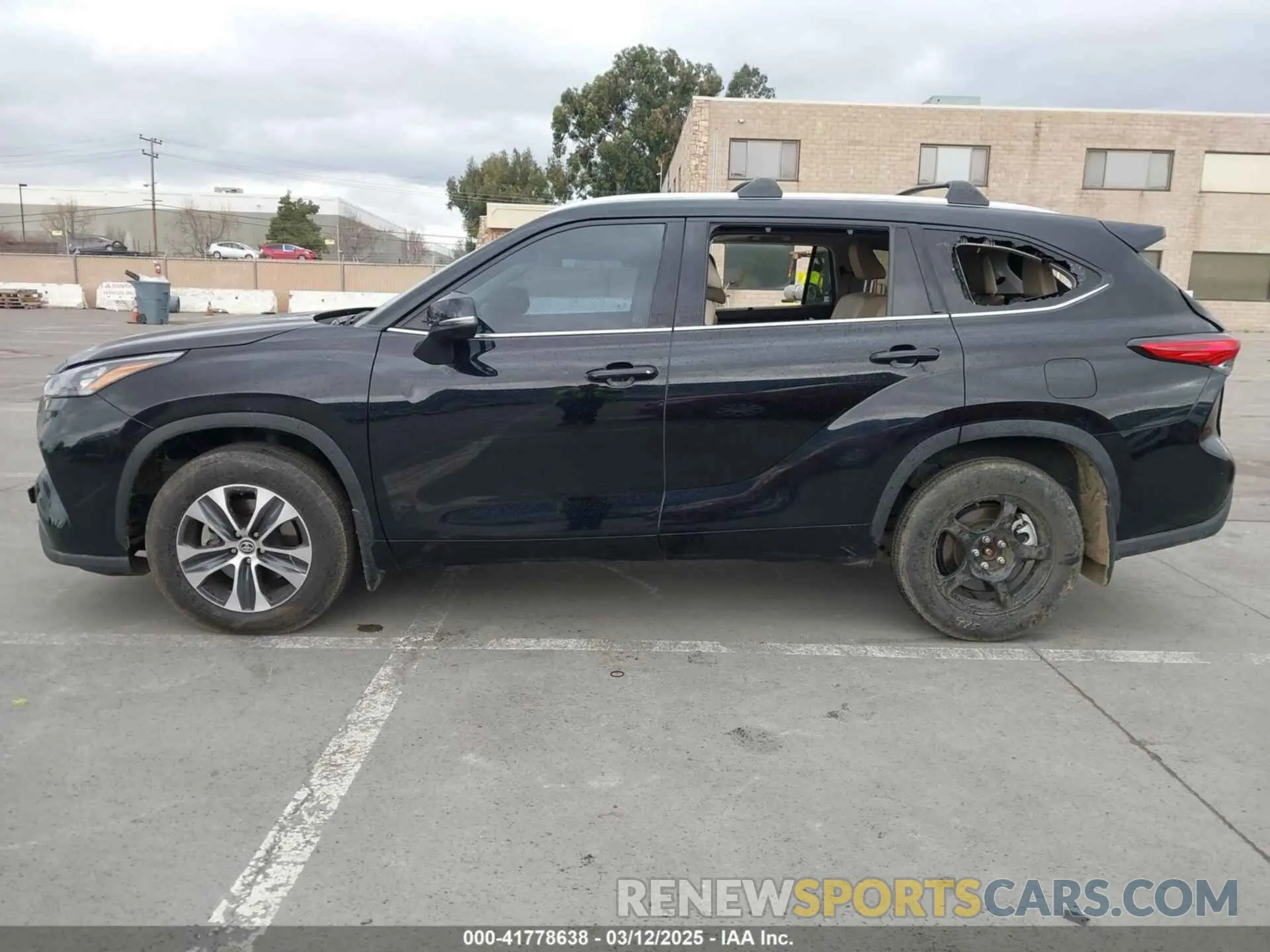 13 Photograph of a damaged car 5TDHZRBH1LS520094 TOYOTA HIGHLANDER 2020