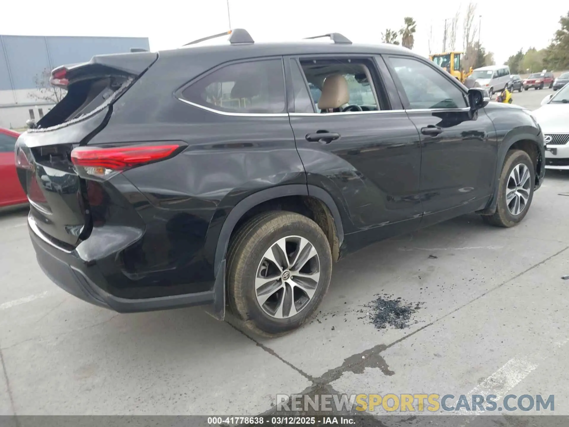 4 Photograph of a damaged car 5TDHZRBH1LS520094 TOYOTA HIGHLANDER 2020