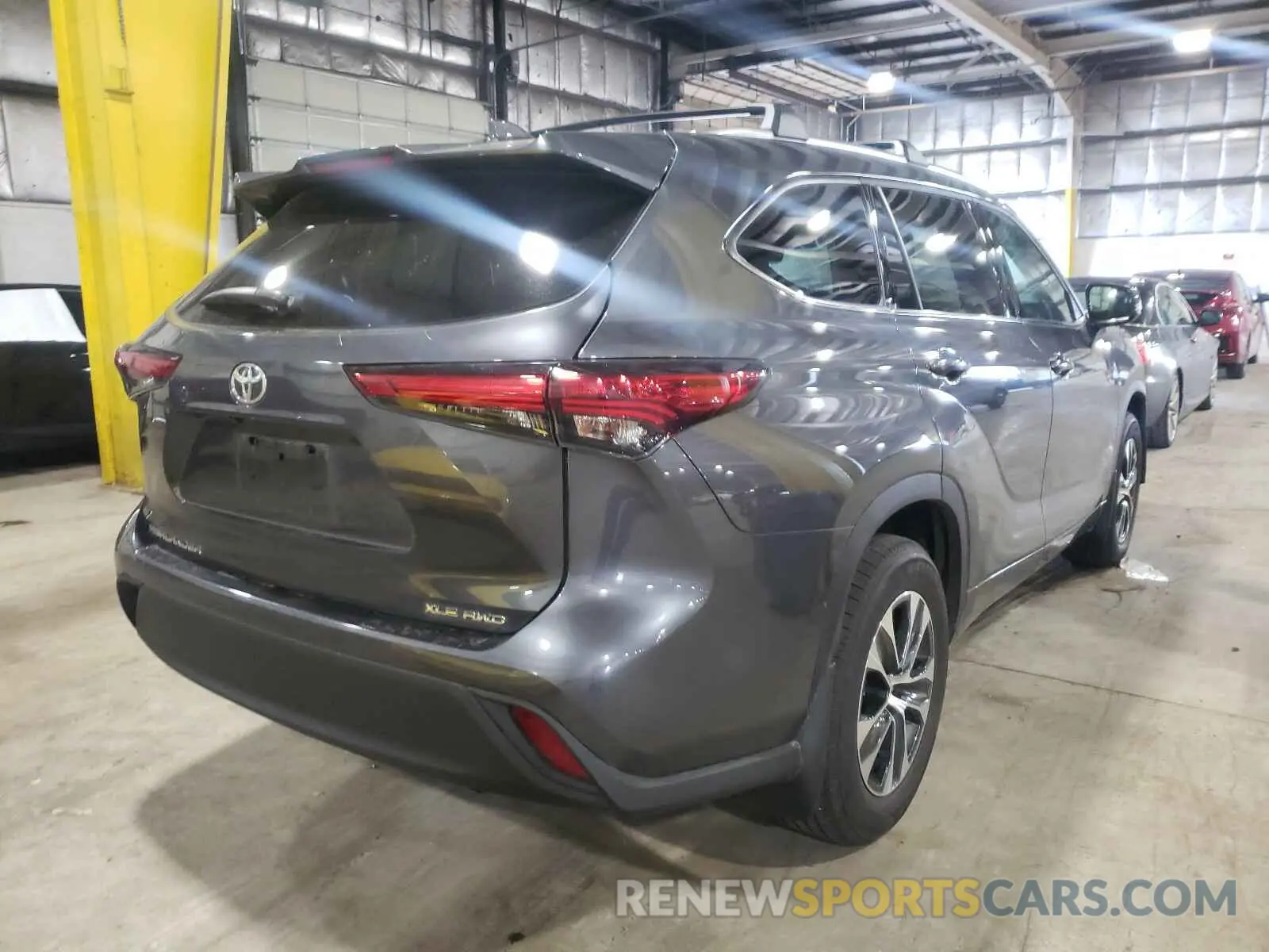 4 Photograph of a damaged car 5TDHZRBH2LS024530 TOYOTA HIGHLANDER 2020