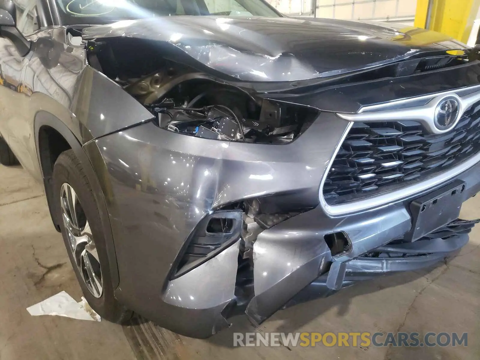 9 Photograph of a damaged car 5TDHZRBH2LS024530 TOYOTA HIGHLANDER 2020