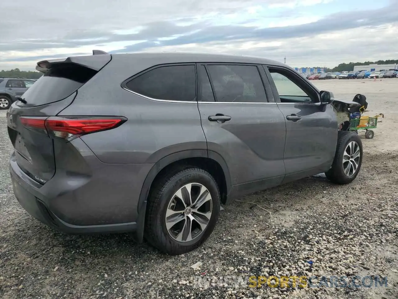 3 Photograph of a damaged car 5TDHZRBH5LS046733 TOYOTA HIGHLANDER 2020