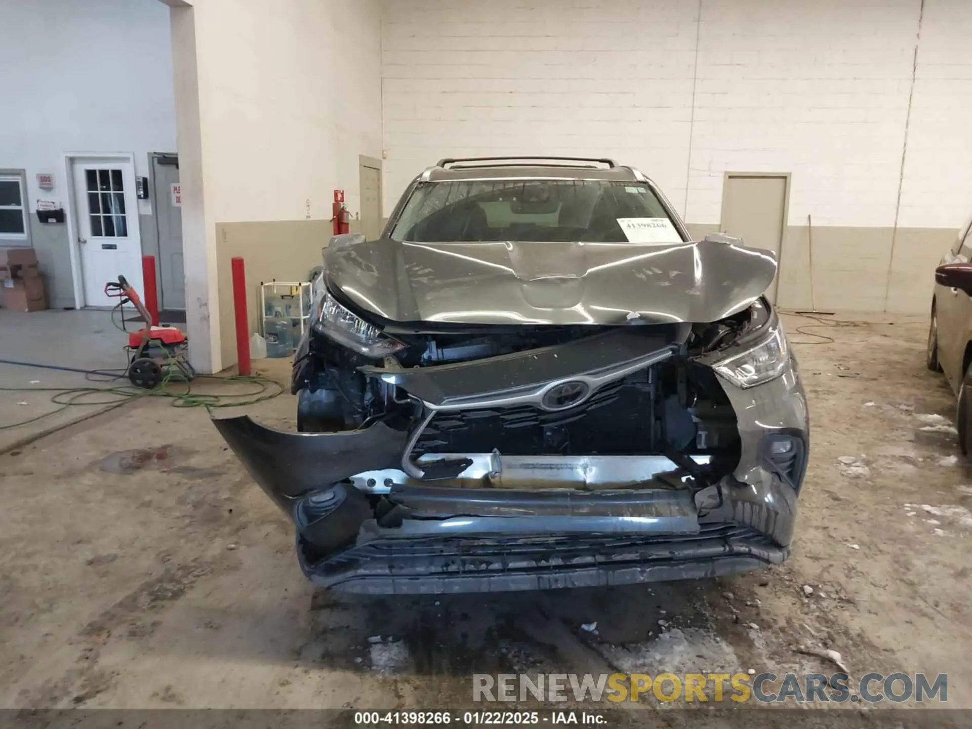 13 Photograph of a damaged car 5TDHZRBH8LS004783 TOYOTA HIGHLANDER 2020