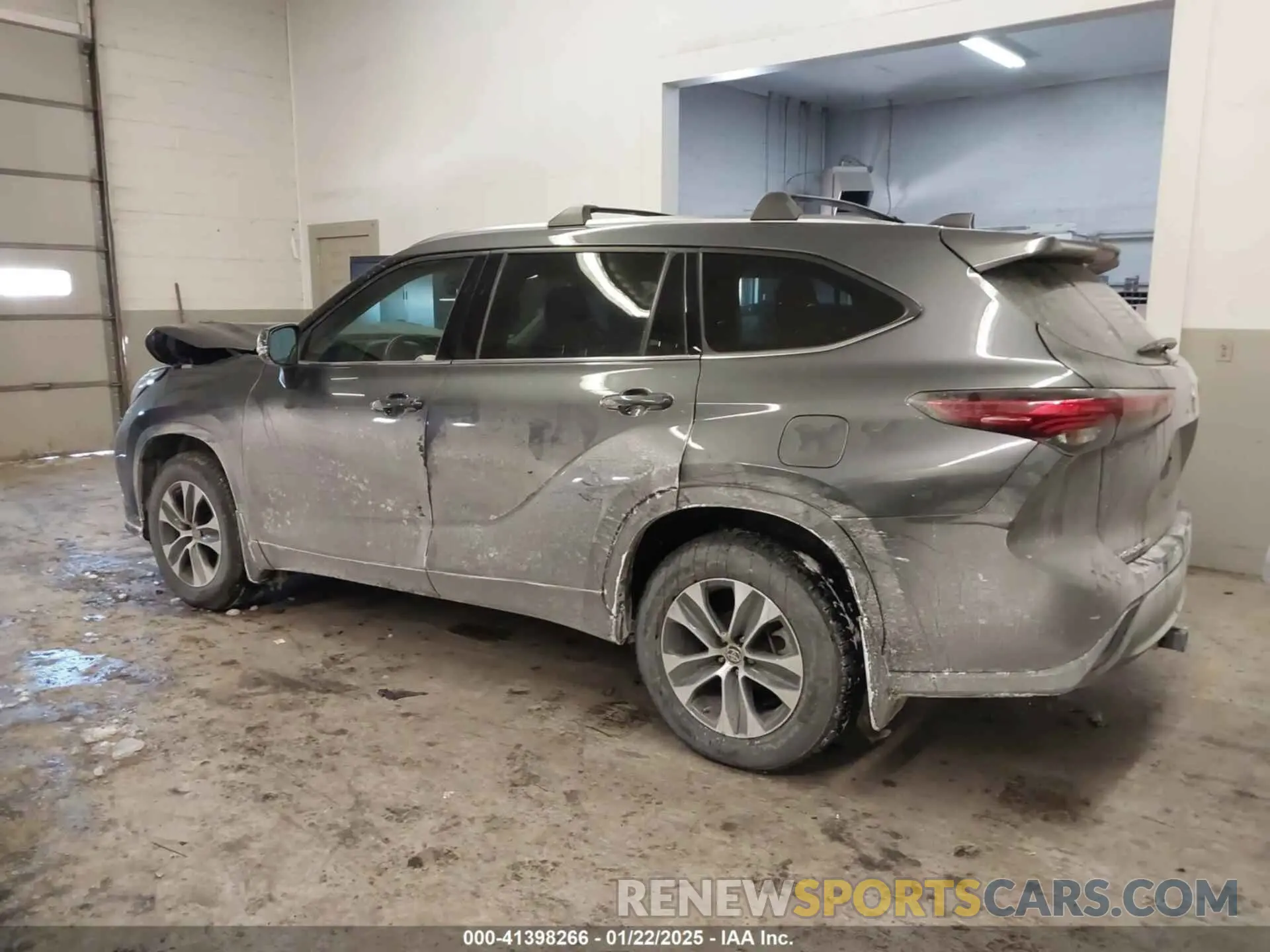 15 Photograph of a damaged car 5TDHZRBH8LS004783 TOYOTA HIGHLANDER 2020