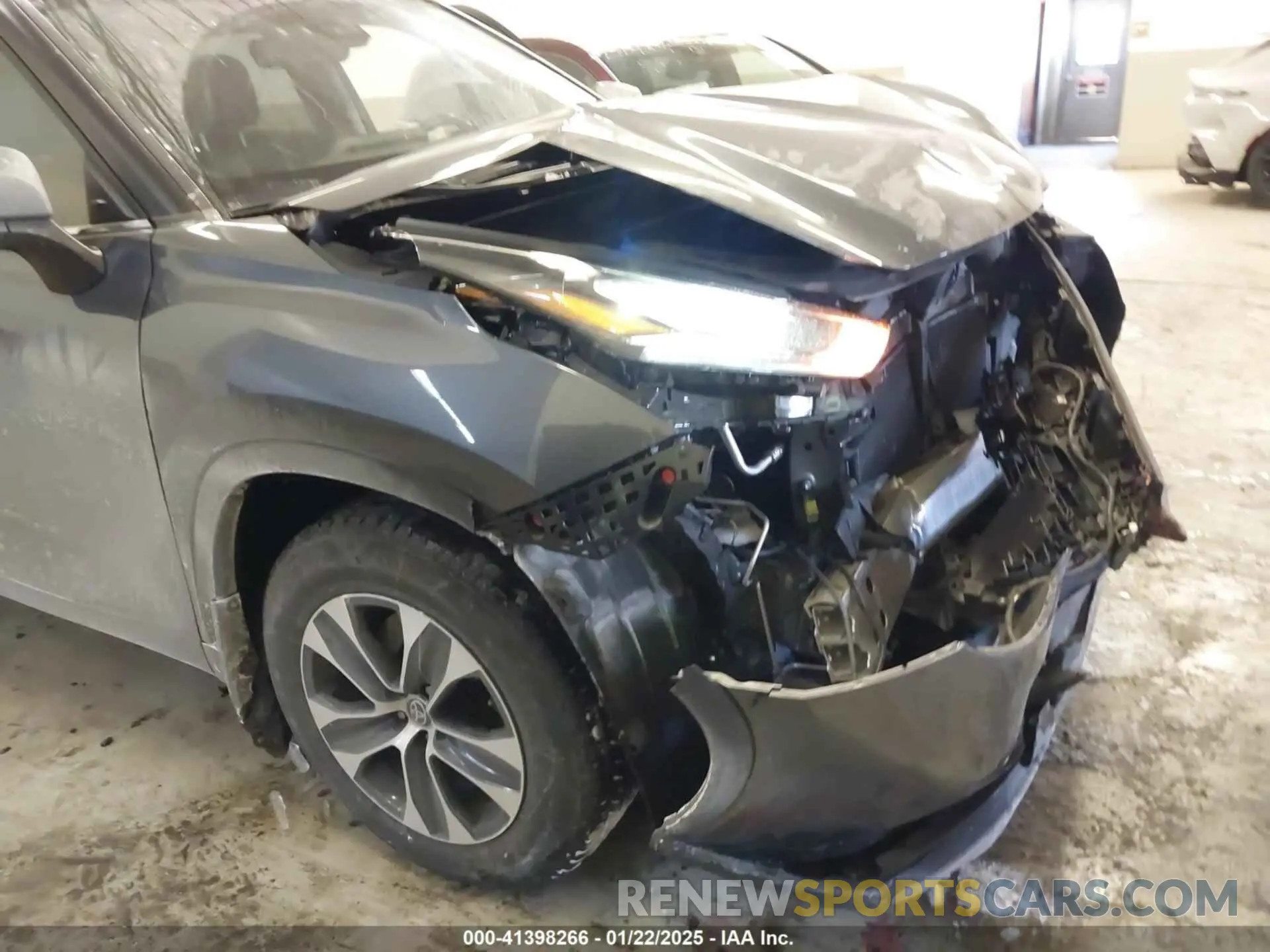 18 Photograph of a damaged car 5TDHZRBH8LS004783 TOYOTA HIGHLANDER 2020