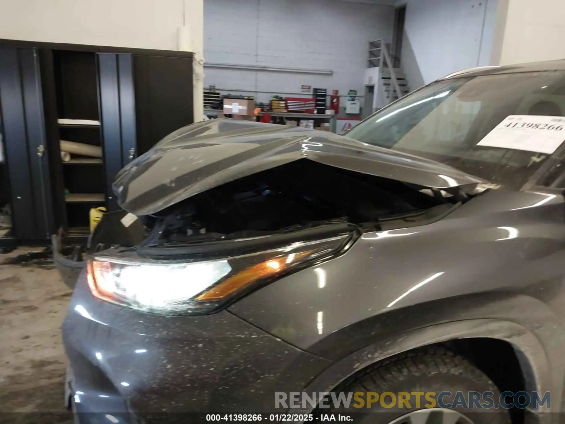 19 Photograph of a damaged car 5TDHZRBH8LS004783 TOYOTA HIGHLANDER 2020