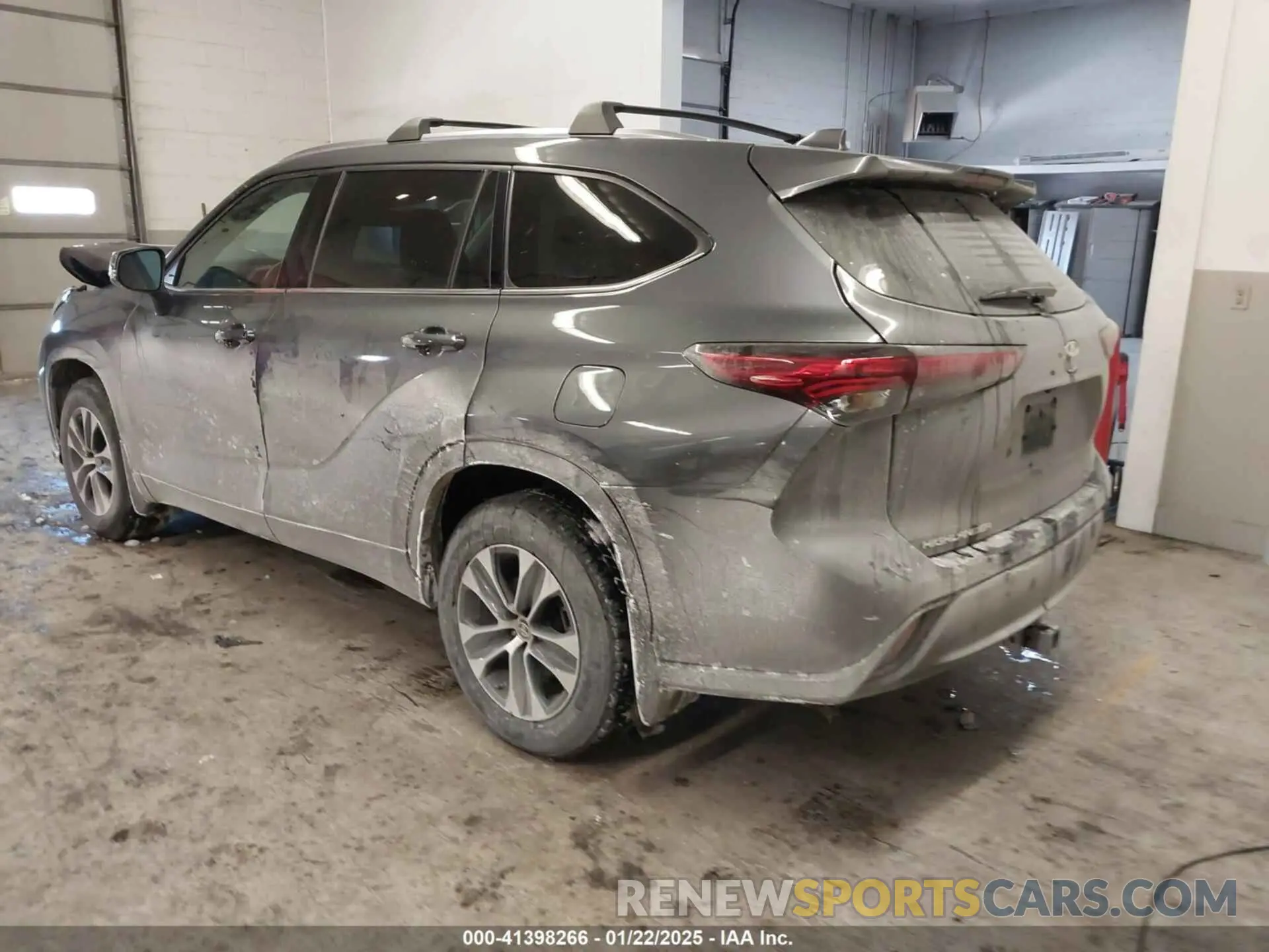 3 Photograph of a damaged car 5TDHZRBH8LS004783 TOYOTA HIGHLANDER 2020