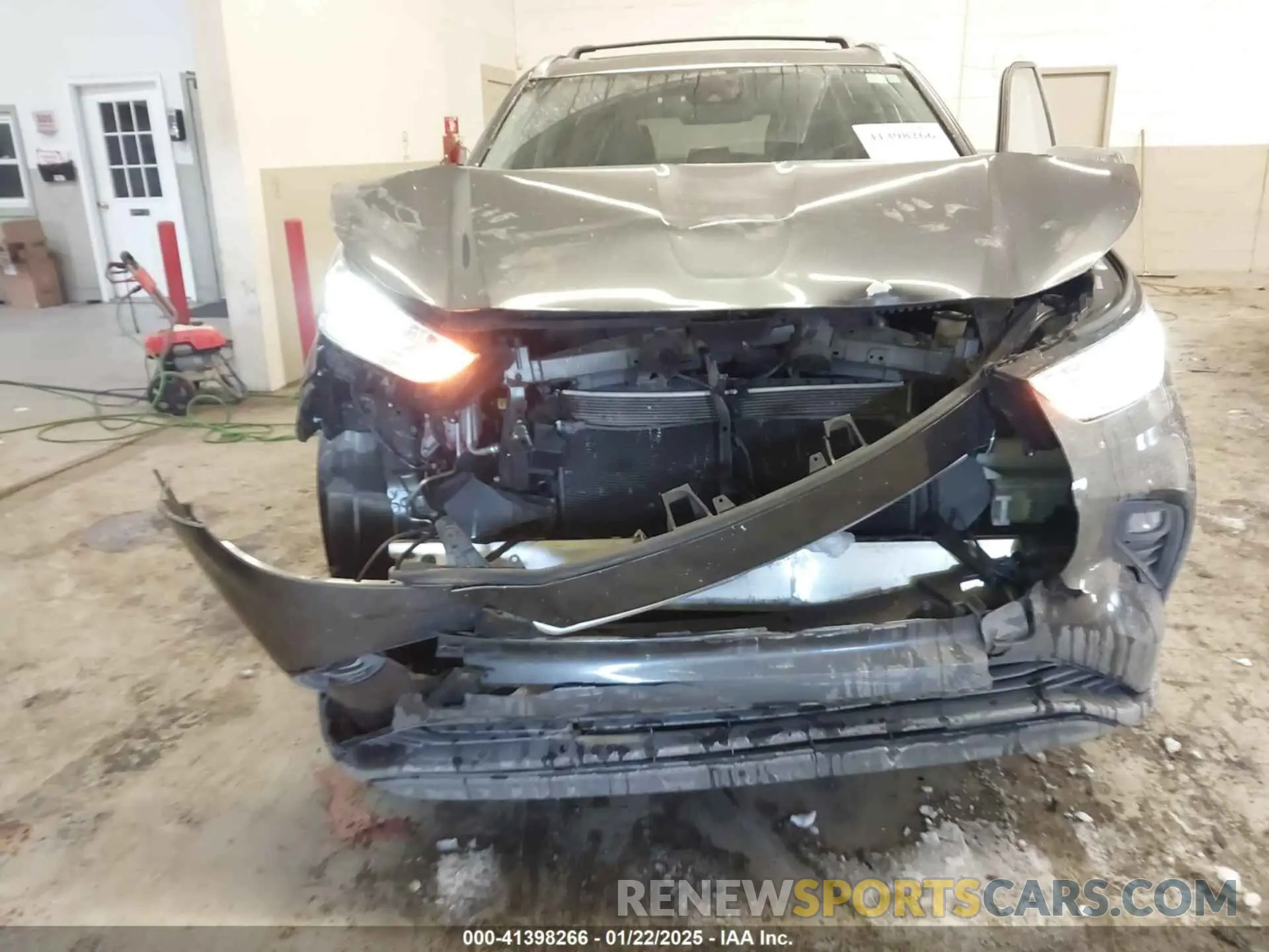6 Photograph of a damaged car 5TDHZRBH8LS004783 TOYOTA HIGHLANDER 2020