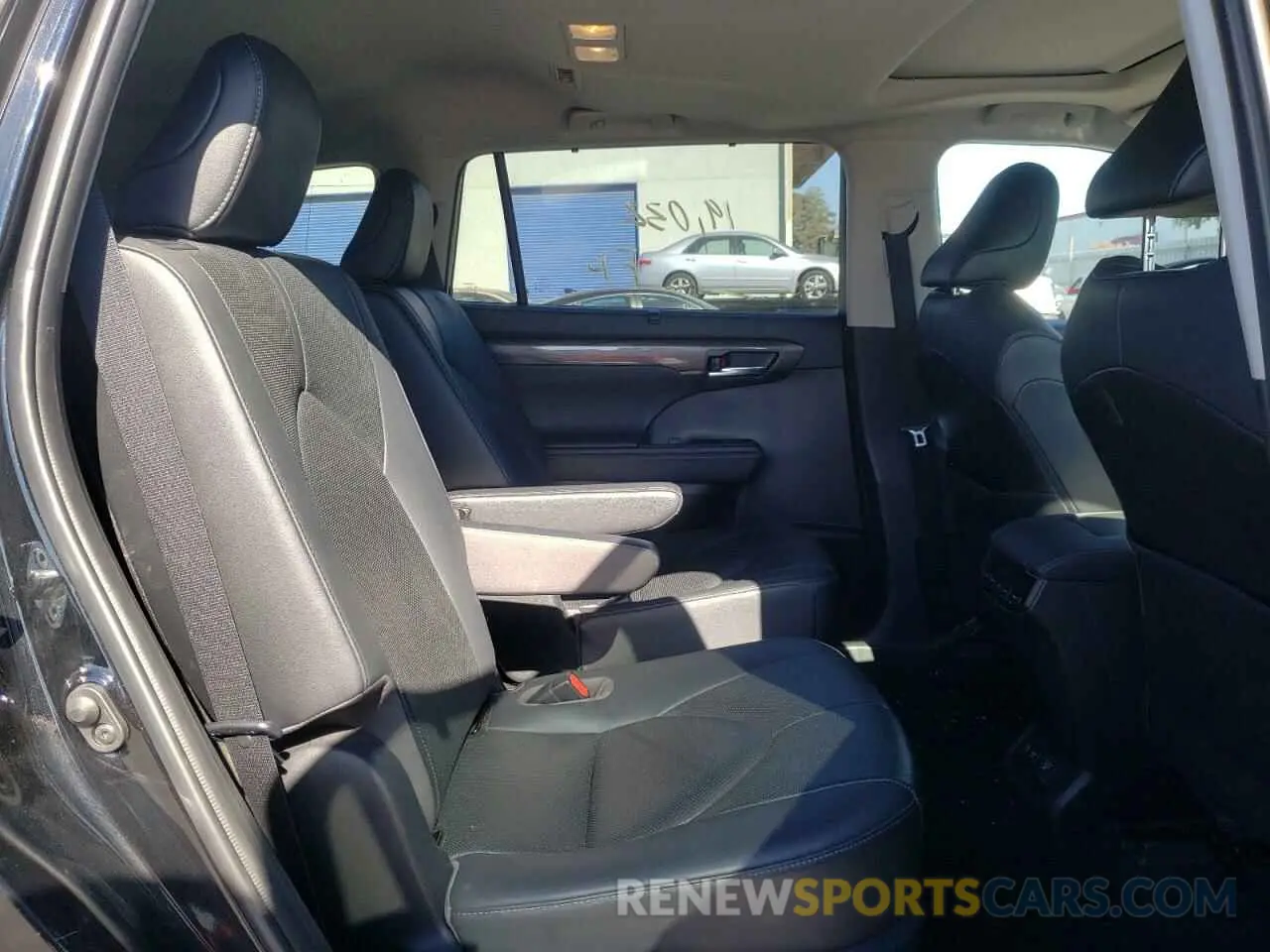 6 Photograph of a damaged car 5TDXBRCH4LS002382 TOYOTA HIGHLANDER 2020