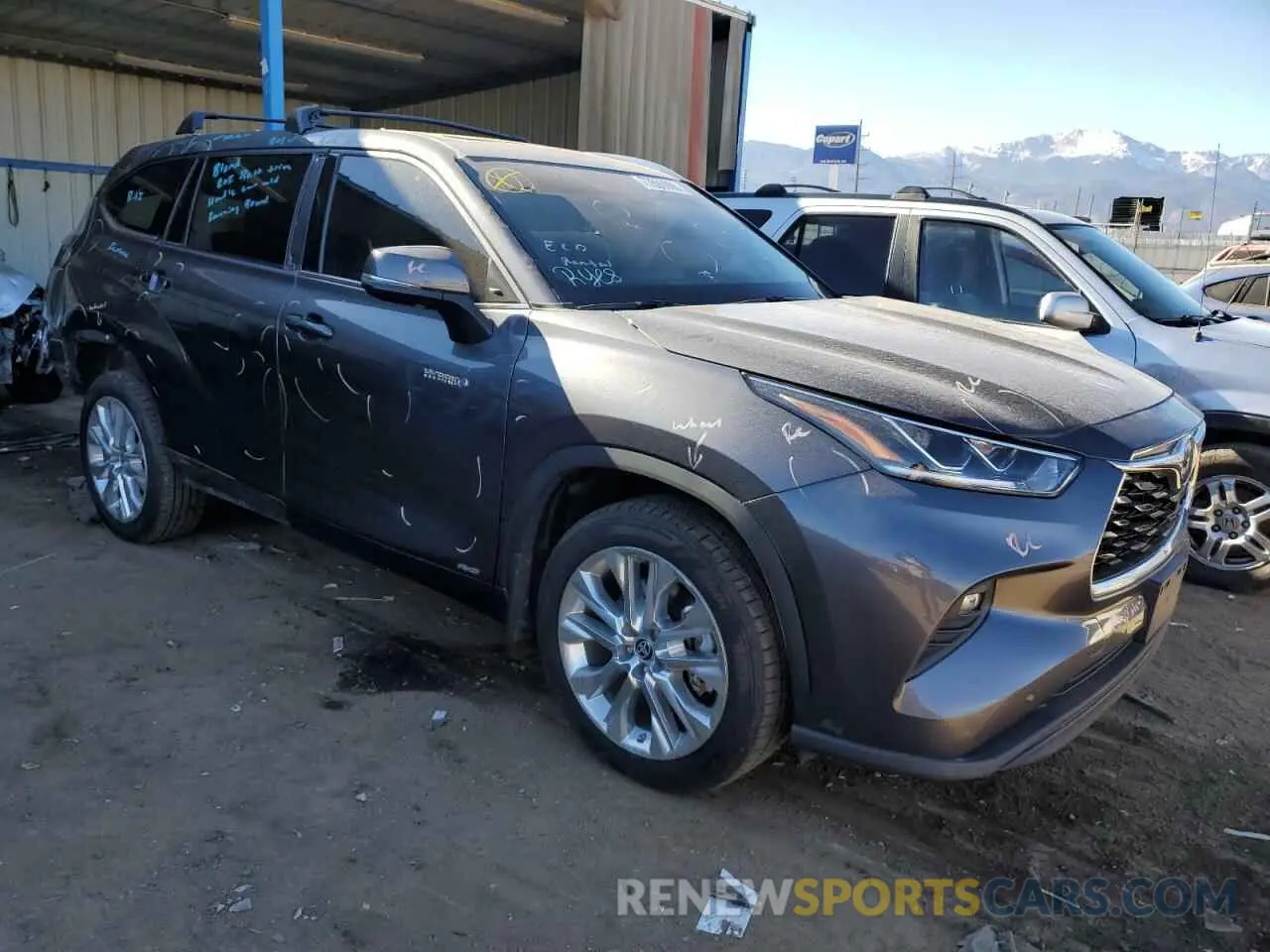 4 Photograph of a damaged car 5TDXBRCH4LS009526 TOYOTA HIGHLANDER 2020
