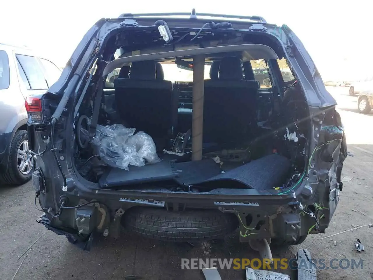 6 Photograph of a damaged car 5TDXBRCH4LS009526 TOYOTA HIGHLANDER 2020