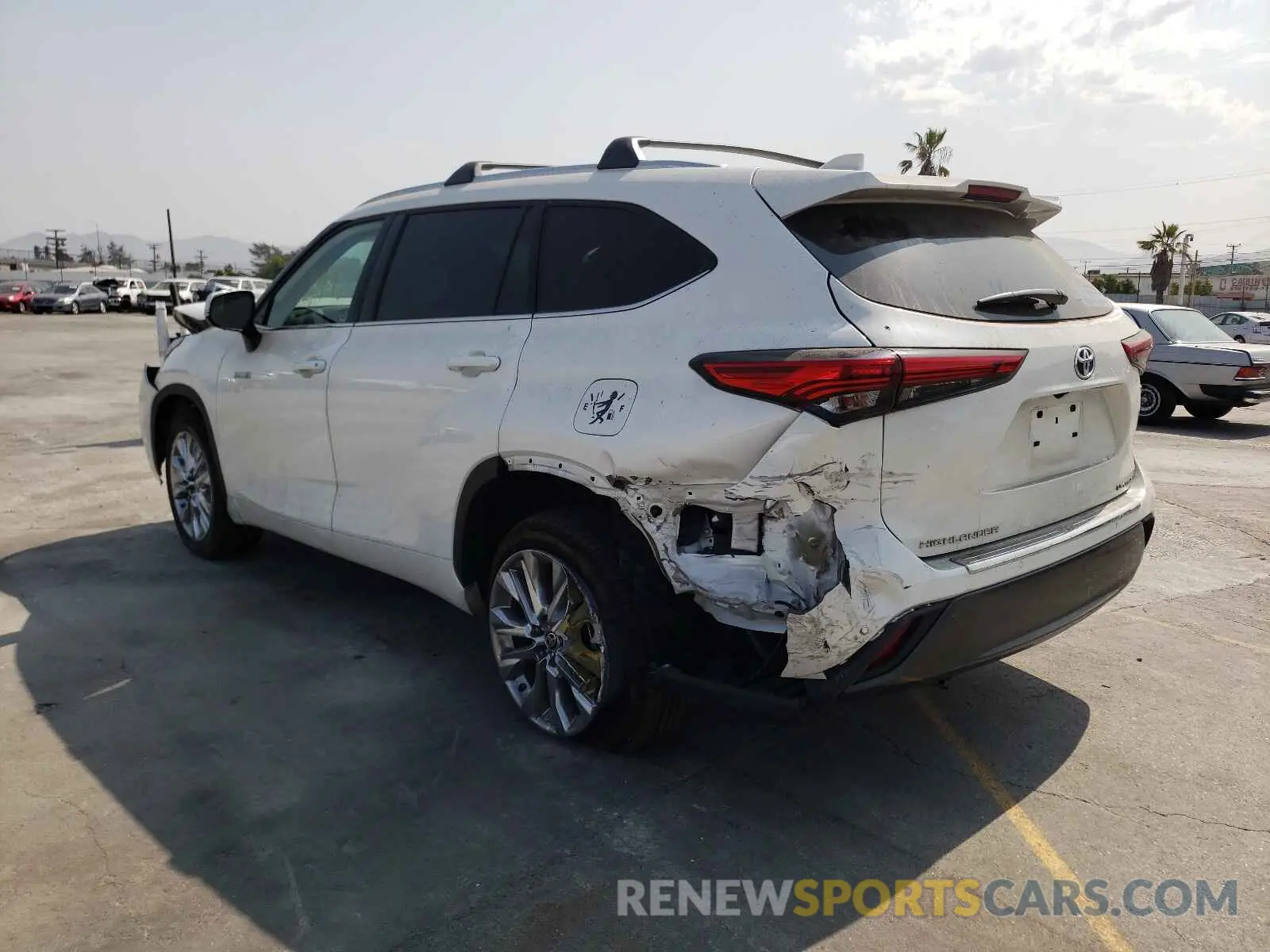 3 Photograph of a damaged car 5TDYARAH1LS002298 TOYOTA HIGHLANDER 2020