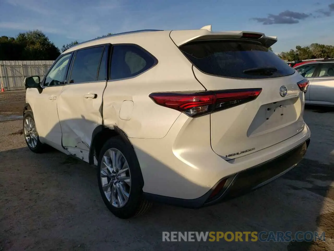 3 Фотография поврежденного автомобиля 5TDYZRAH2LS012038 TOYOTA HIGHLANDER 2020