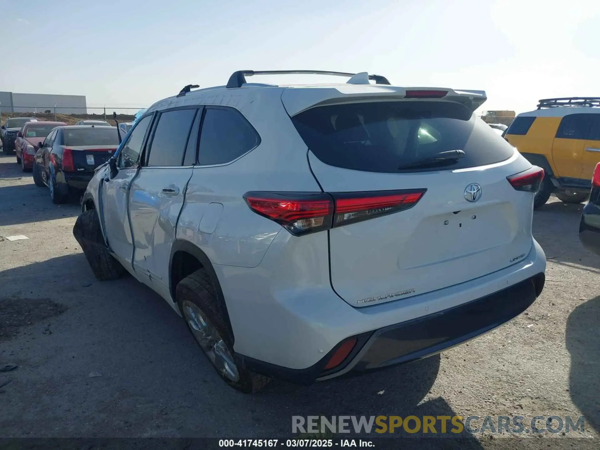 3 Photograph of a damaged car 5TDYZRAH6LS012897 TOYOTA HIGHLANDER 2020