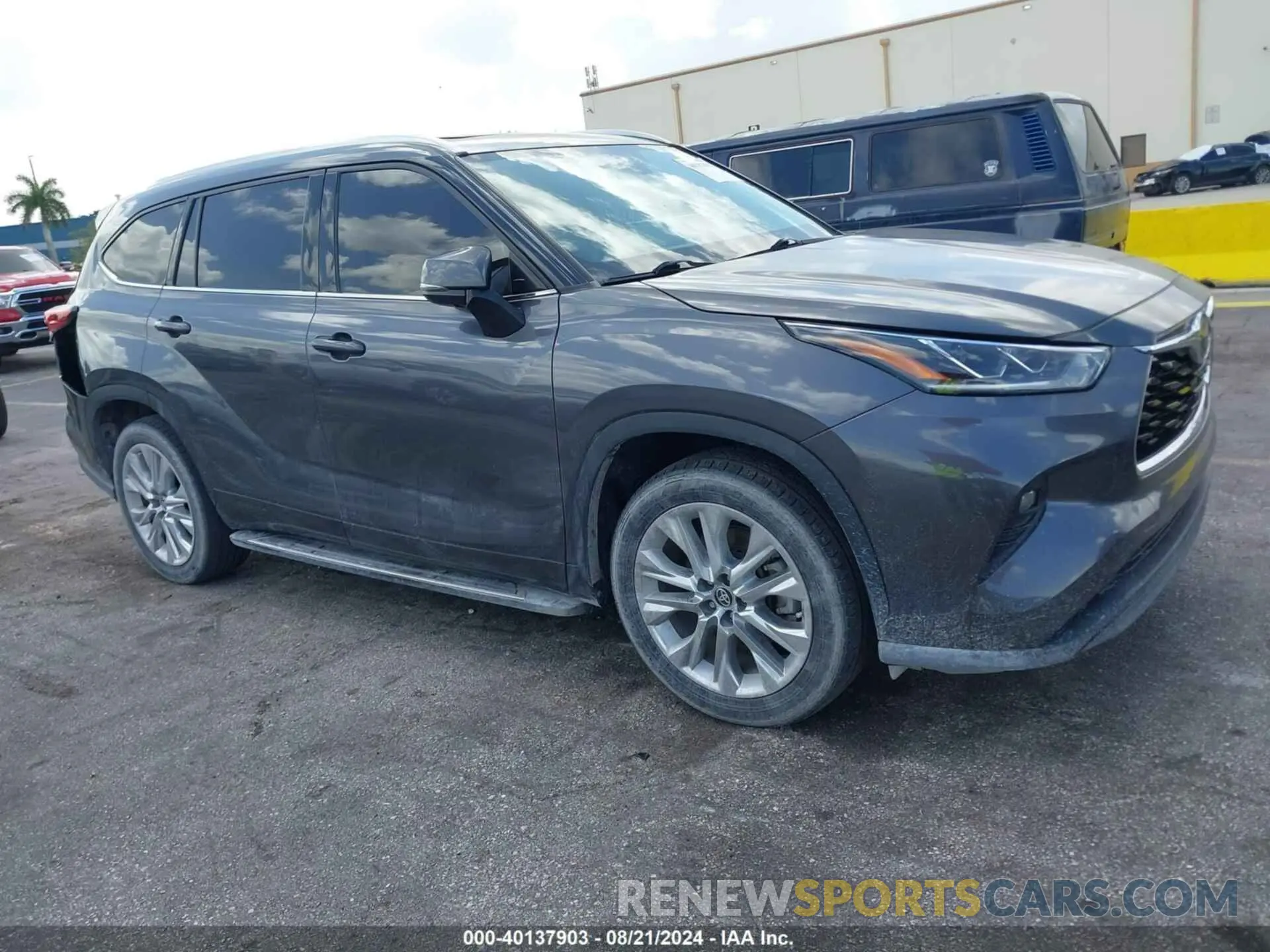 1 Photograph of a damaged car 5TDYZRAH8LS015512 TOYOTA HIGHLANDER 2020