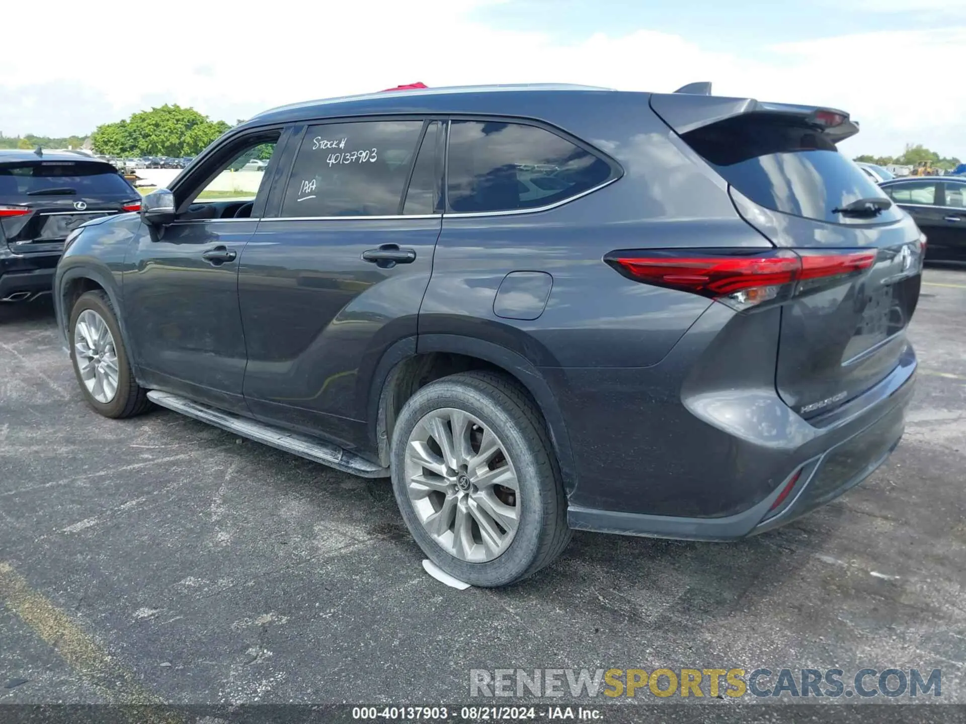 3 Photograph of a damaged car 5TDYZRAH8LS015512 TOYOTA HIGHLANDER 2020