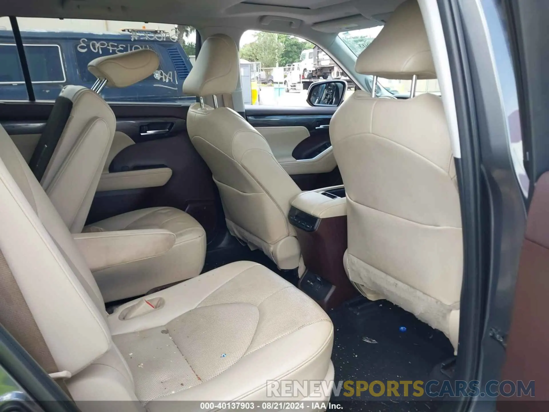 8 Photograph of a damaged car 5TDYZRAH8LS015512 TOYOTA HIGHLANDER 2020