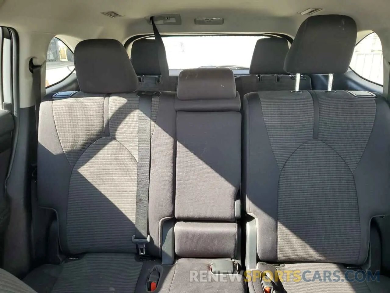 10 Photograph of a damaged car 5TDZARAH9LS501936 TOYOTA HIGHLANDER 2020