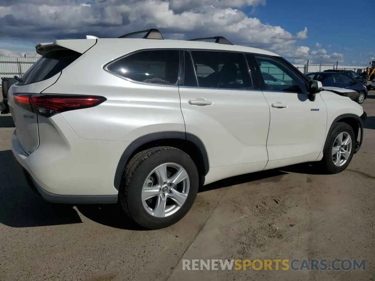 3 Photograph of a damaged car 5TDZARAH9LS501936 TOYOTA HIGHLANDER 2020