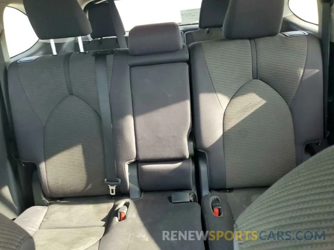 10 Photograph of a damaged car 5TDZZRAH2LS017857 TOYOTA HIGHLANDER 2020