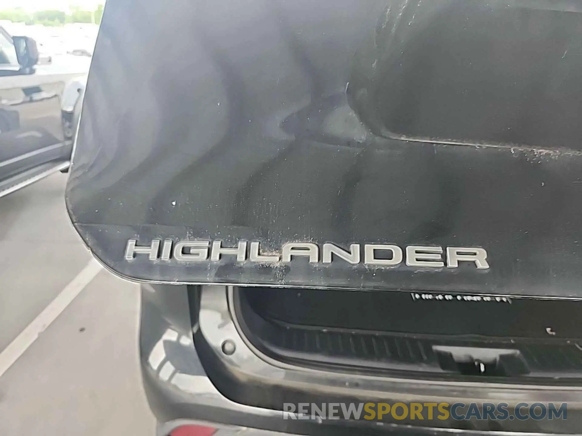 4 Photograph of a damaged car 5TDBBRCH2MS051284 TOYOTA HIGHLANDER 2021