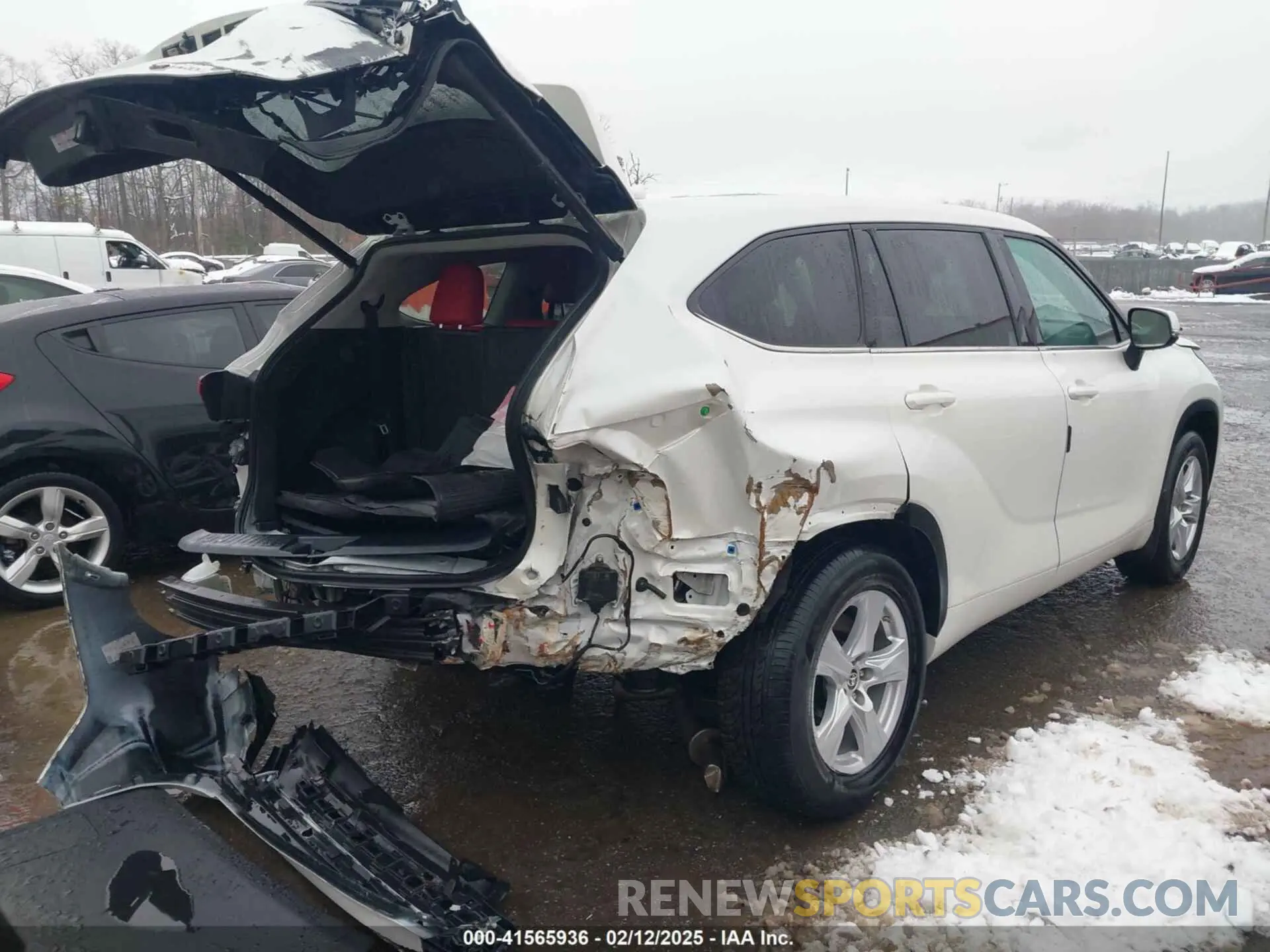 4 Photograph of a damaged car 5TDBZRBH2MS544184 TOYOTA HIGHLANDER 2021
