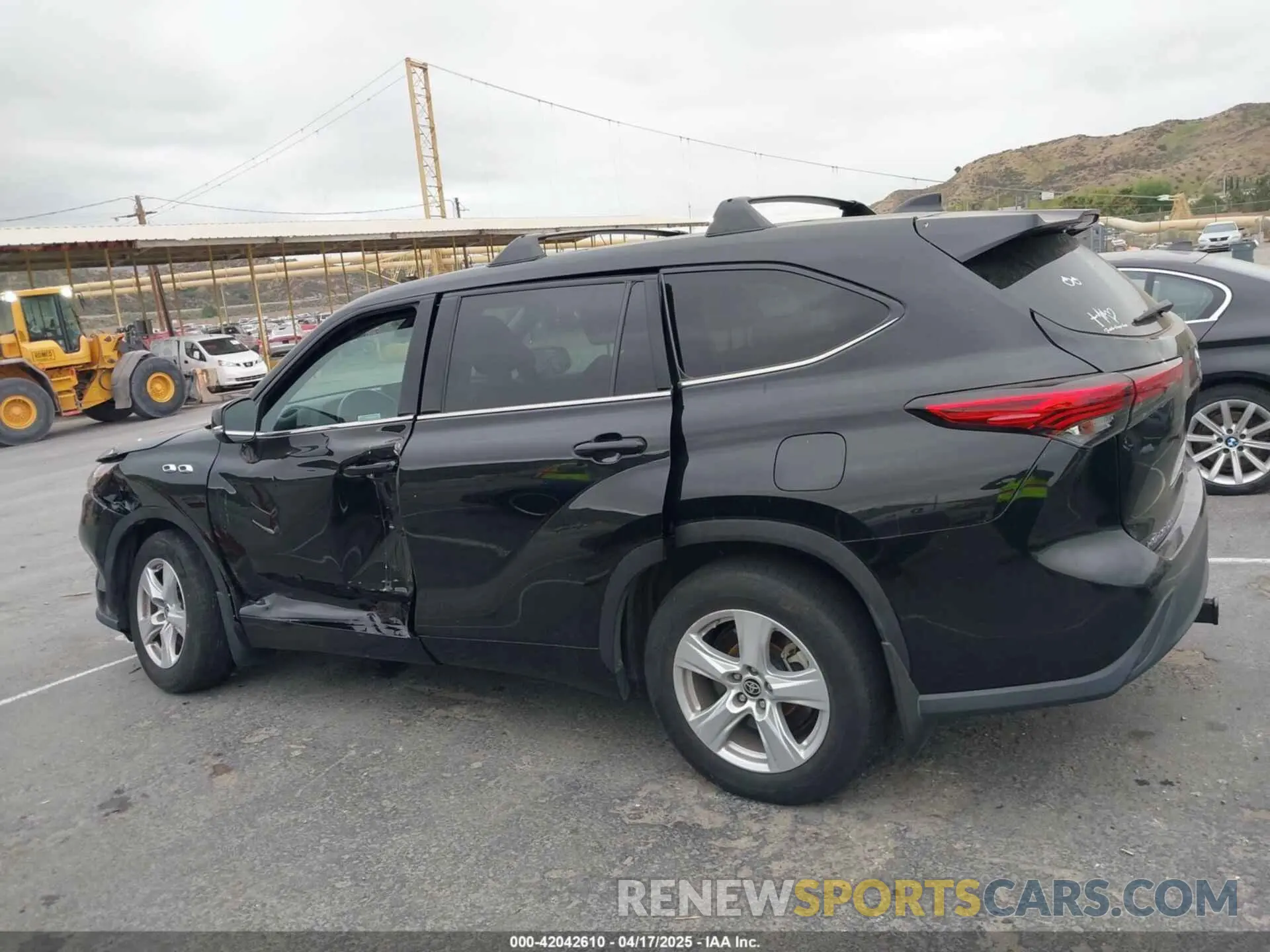 14 Photograph of a damaged car 5TDBZRBH5MS543644 TOYOTA HIGHLANDER 2021