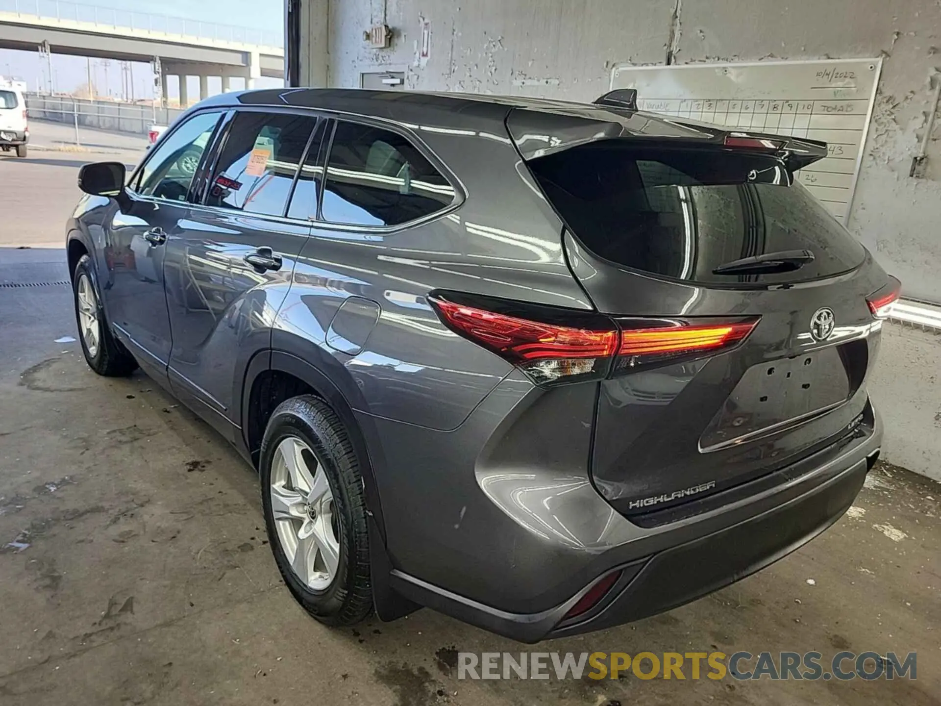 15 Photograph of a damaged car 5TDBZRBHXMS128920 TOYOTA HIGHLANDER 2021