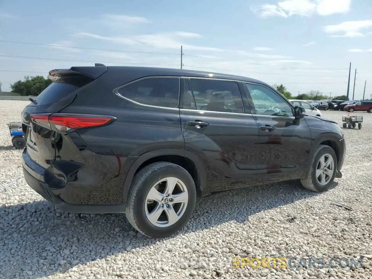 3 Photograph of a damaged car 5TDCZRAH3MS076472 TOYOTA HIGHLANDER 2021