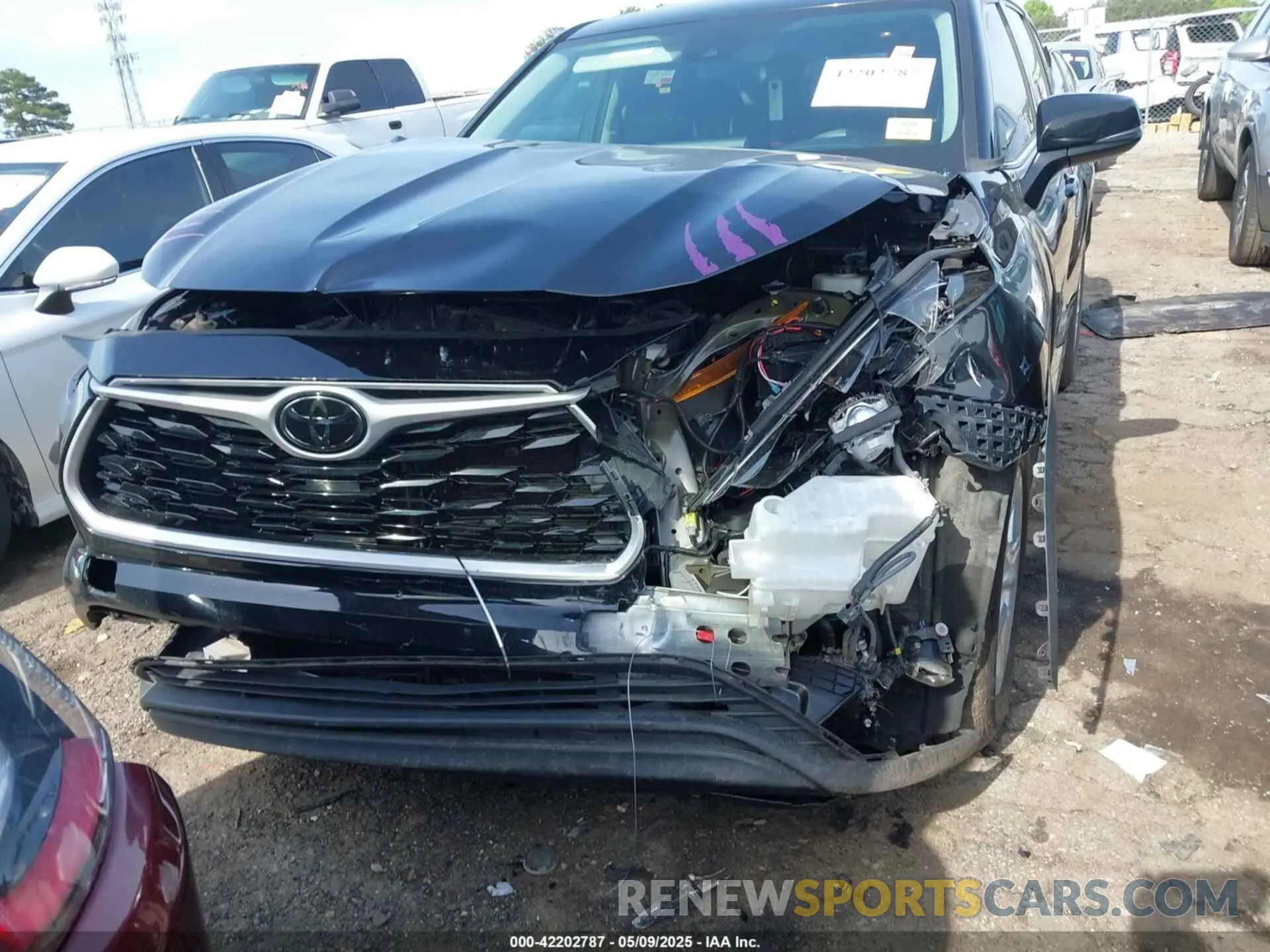 12 Photograph of a damaged car 5TDCZRAH6MS033499 TOYOTA HIGHLANDER 2021