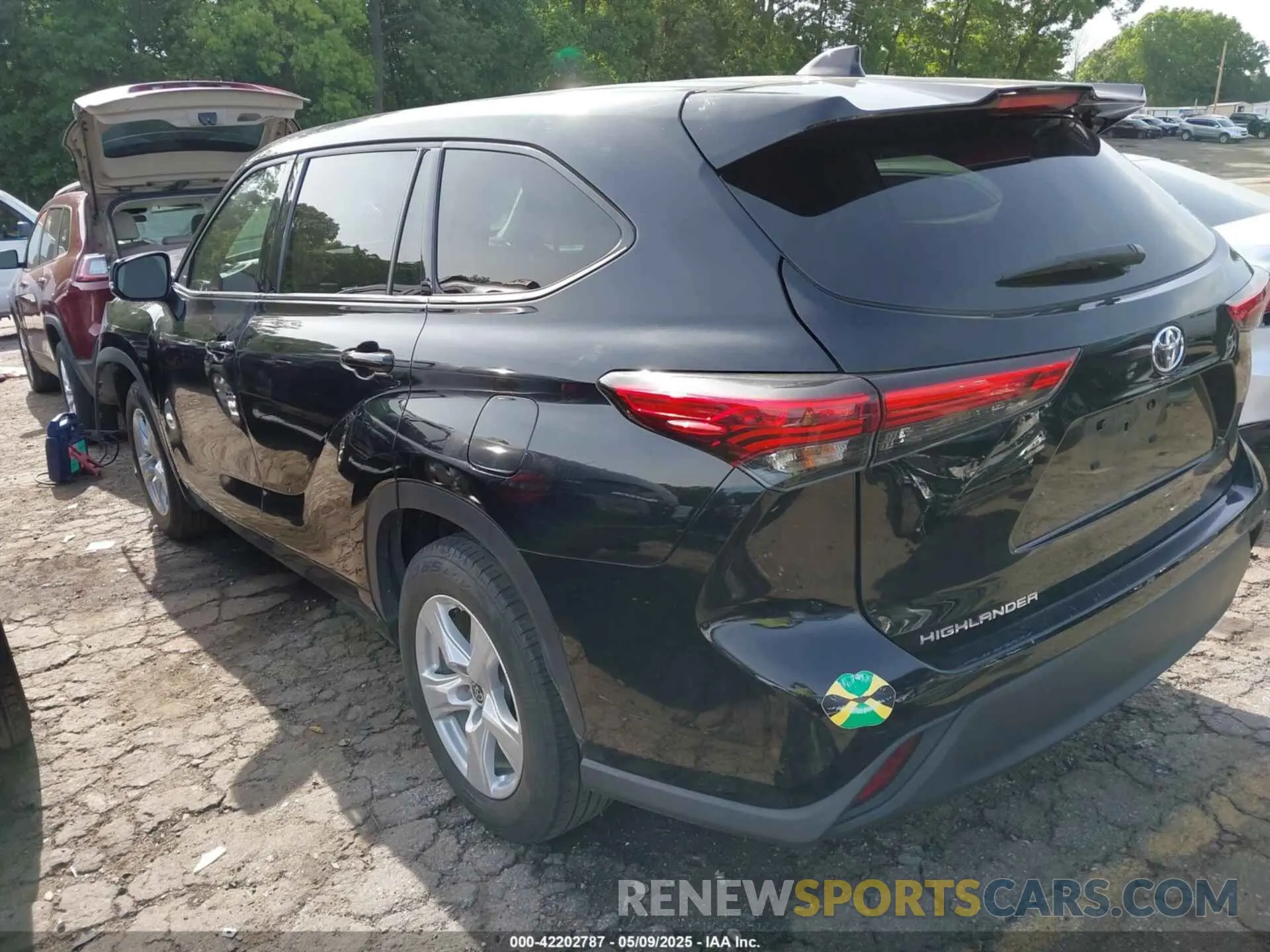 3 Photograph of a damaged car 5TDCZRAH6MS033499 TOYOTA HIGHLANDER 2021