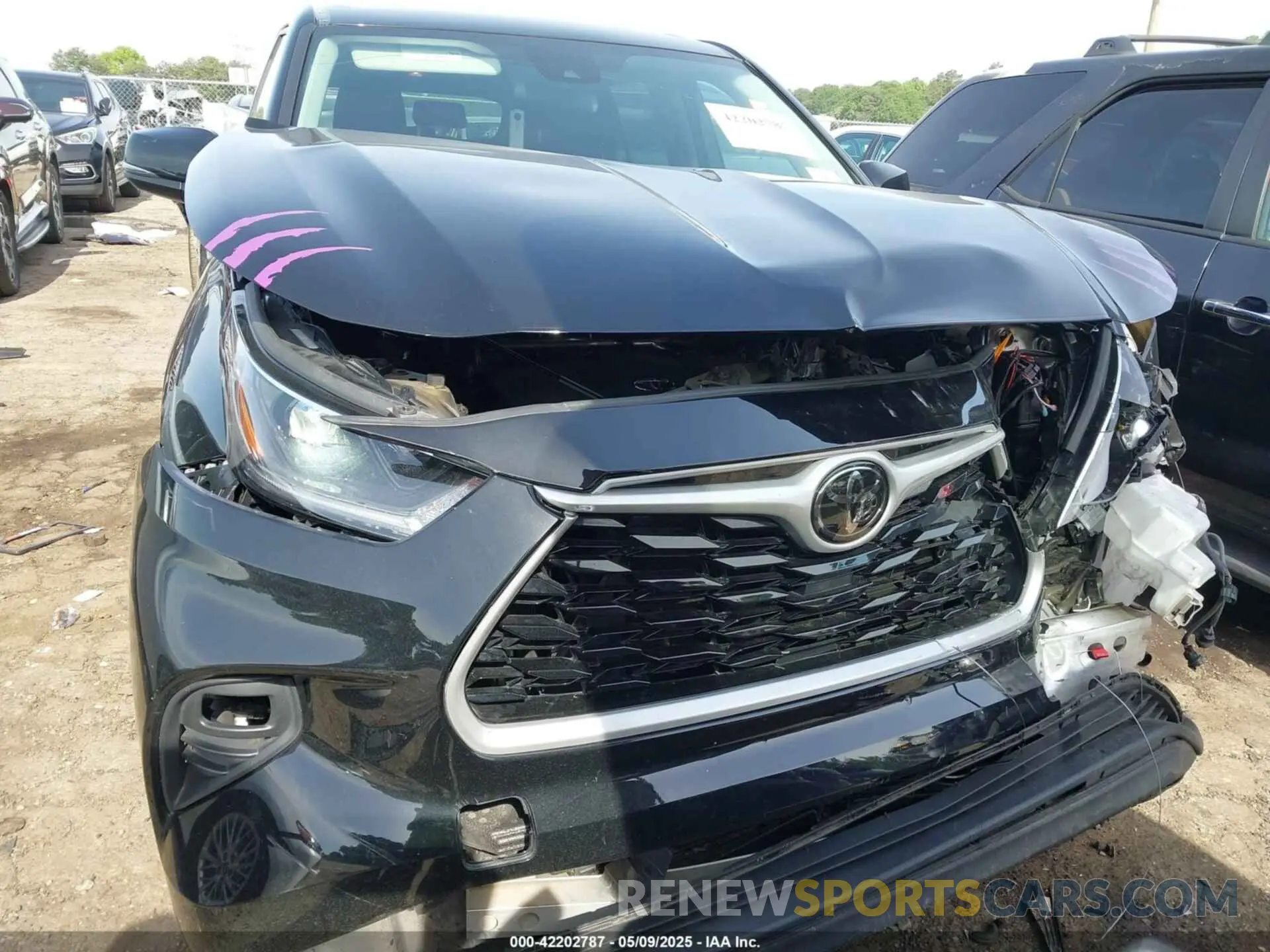 6 Photograph of a damaged car 5TDCZRAH6MS033499 TOYOTA HIGHLANDER 2021