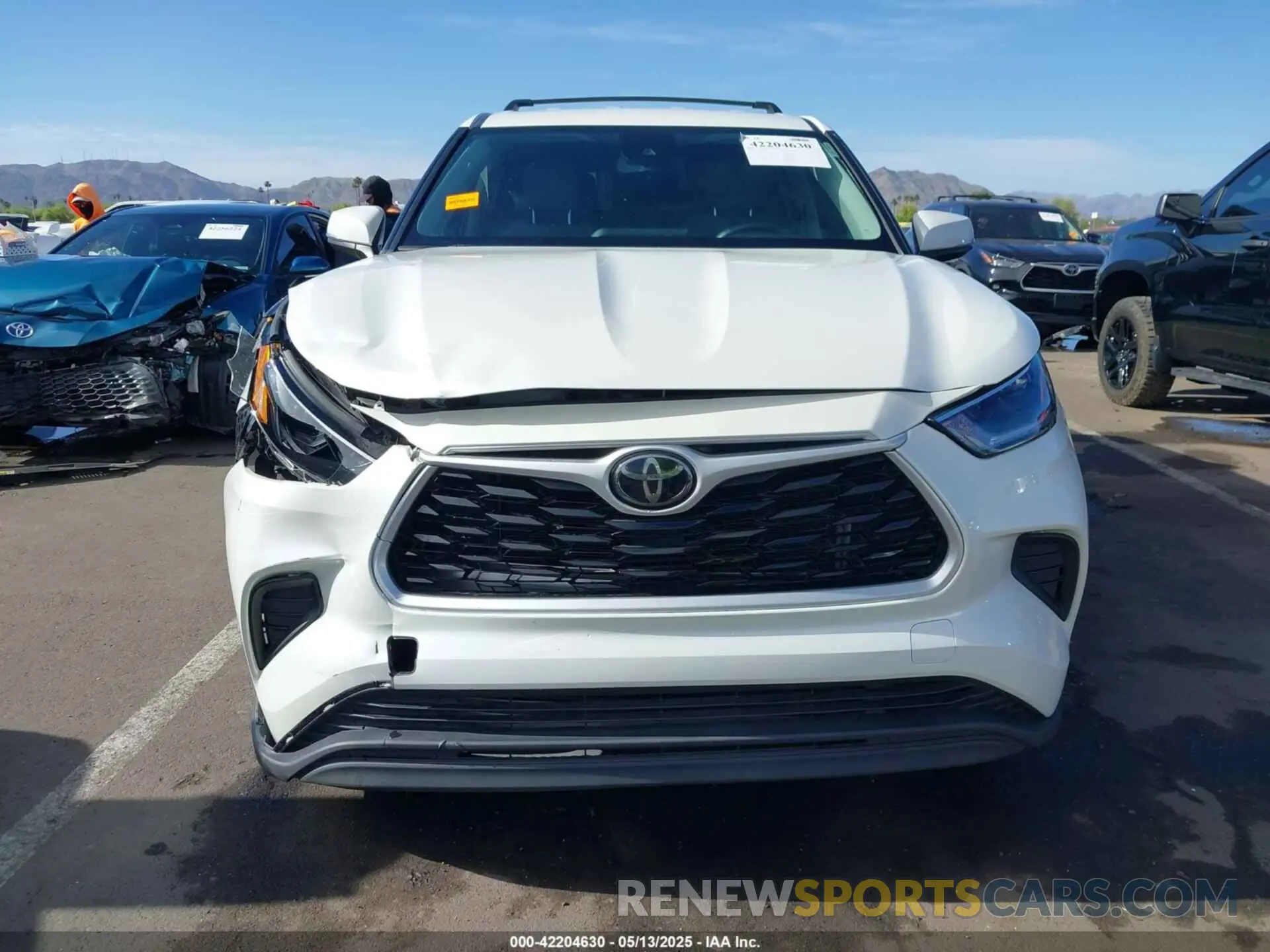 12 Photograph of a damaged car 5TDCZRAH7MS064535 TOYOTA HIGHLANDER 2021