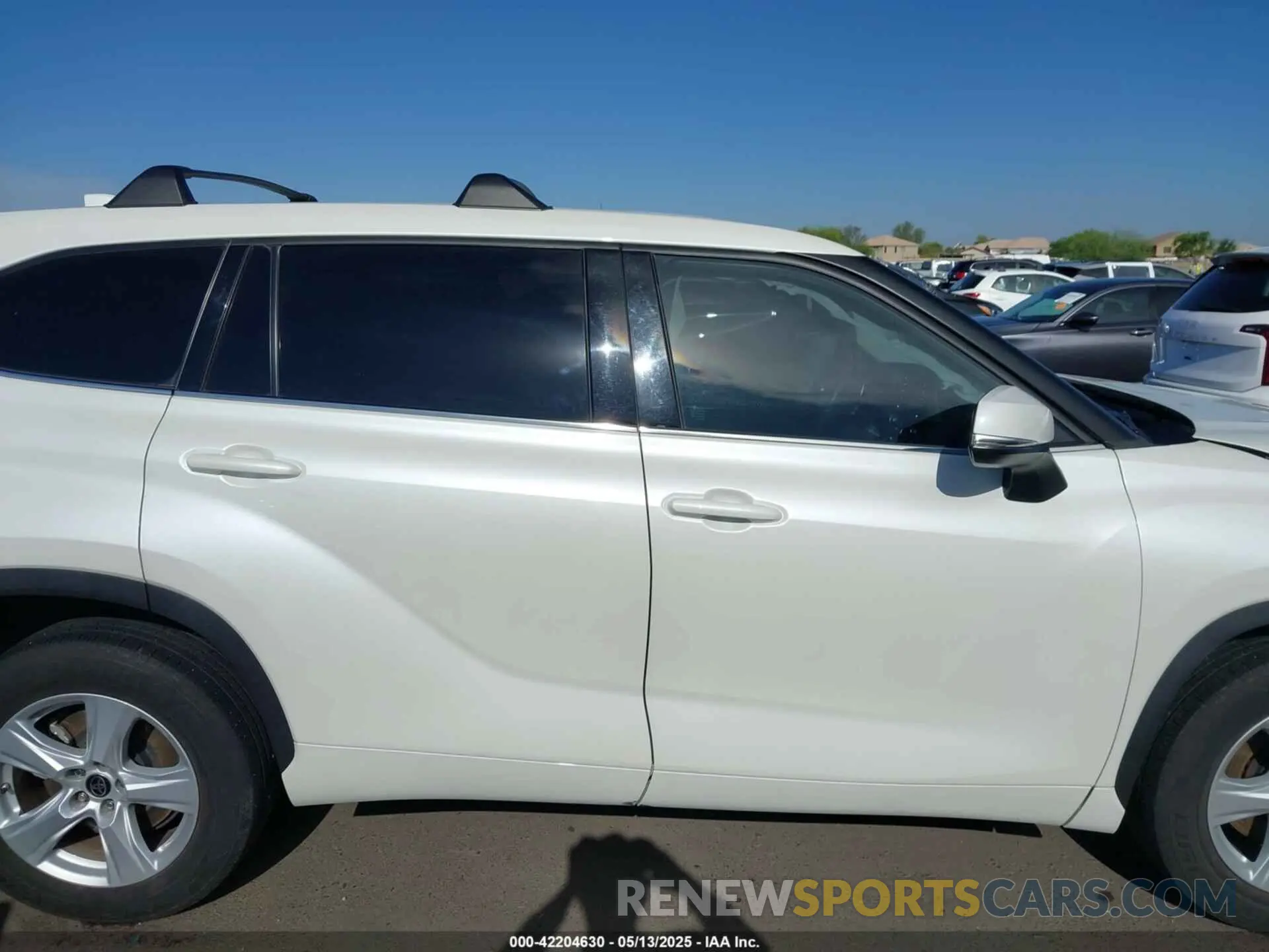 13 Photograph of a damaged car 5TDCZRAH7MS064535 TOYOTA HIGHLANDER 2021