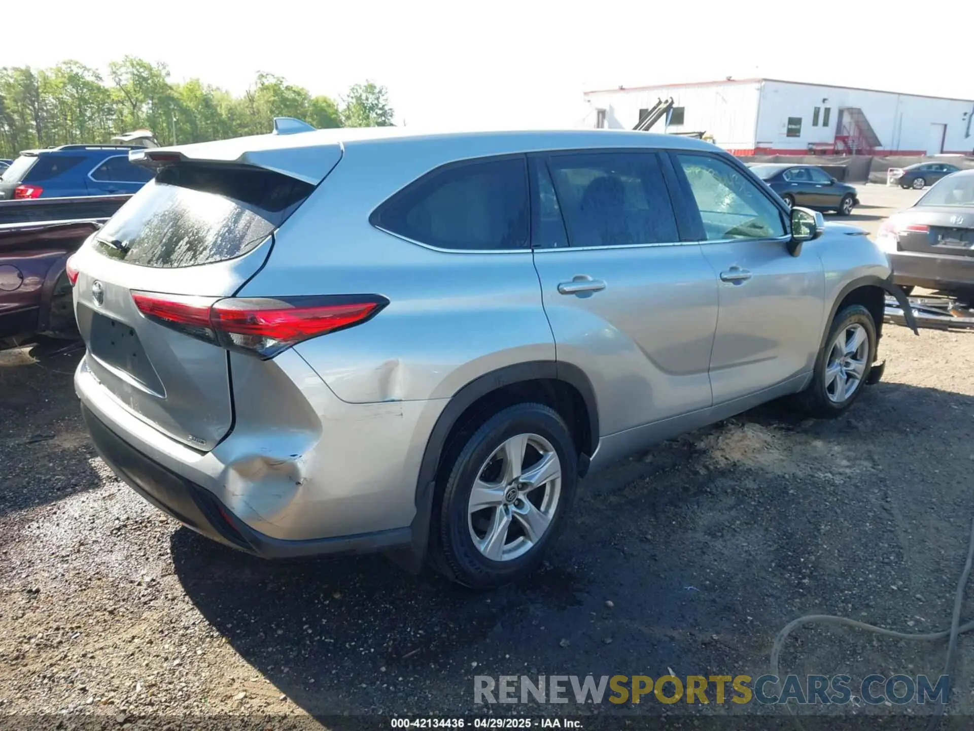 4 Photograph of a damaged car 5TDCZRBH1MS125621 TOYOTA HIGHLANDER 2021