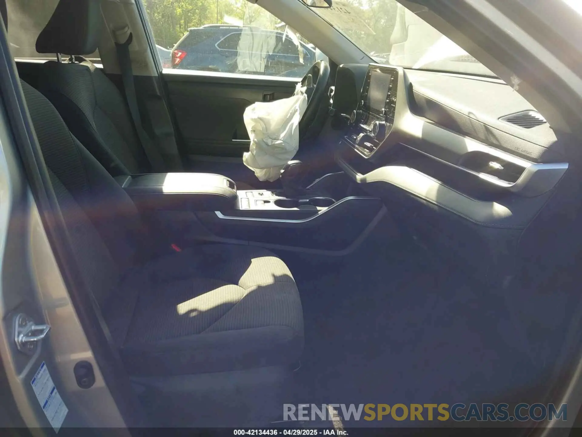 5 Photograph of a damaged car 5TDCZRBH1MS125621 TOYOTA HIGHLANDER 2021