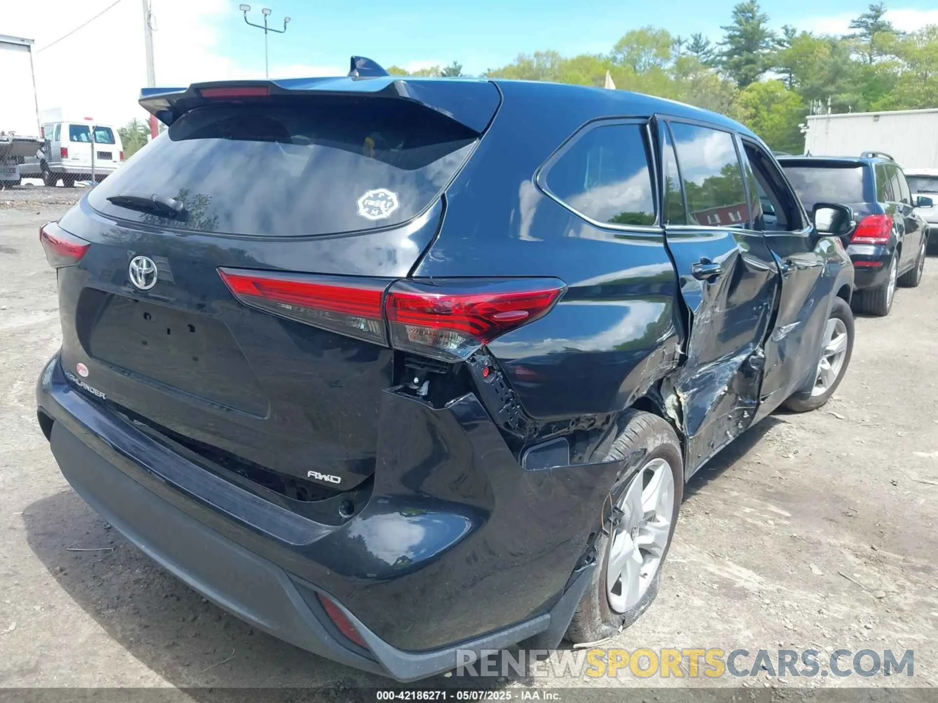 4 Photograph of a damaged car 5TDCZRBH5MS138002 TOYOTA HIGHLANDER 2021