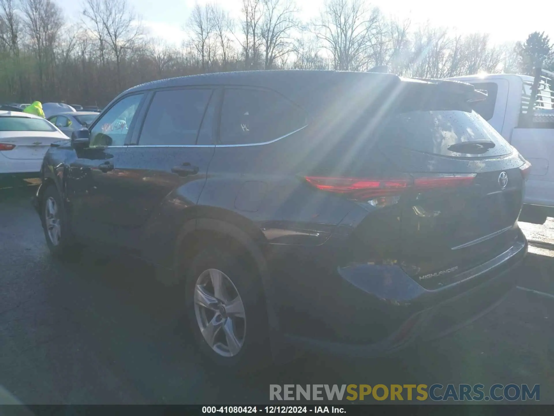 3 Photograph of a damaged car 5TDCZRBHXMS558189 TOYOTA HIGHLANDER 2021