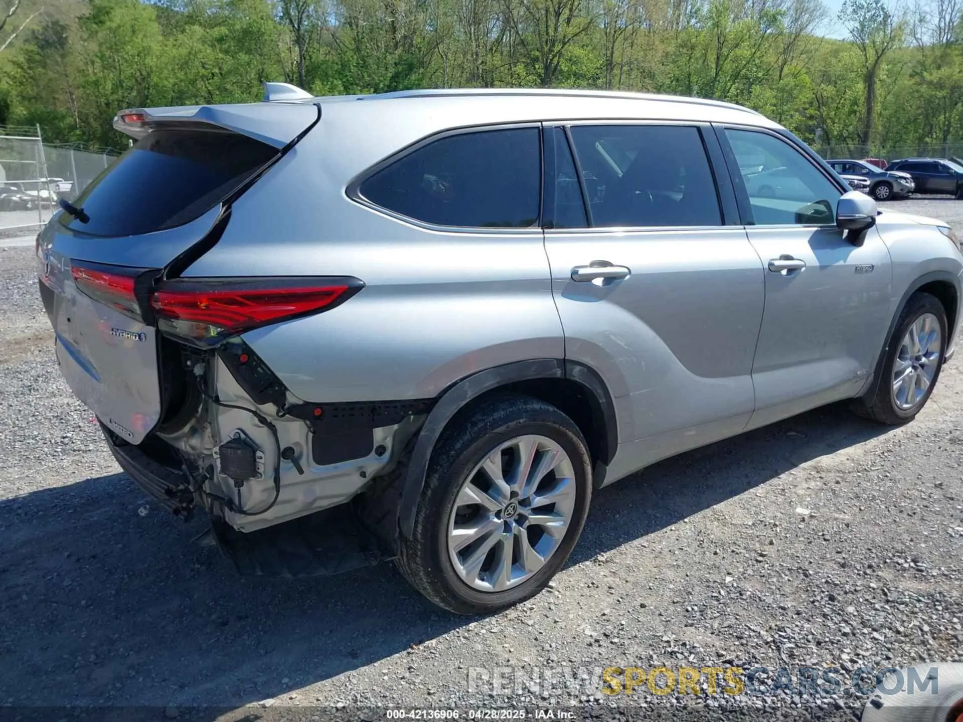 4 Photograph of a damaged car 5TDDBRCH4MS018716 TOYOTA HIGHLANDER 2021
