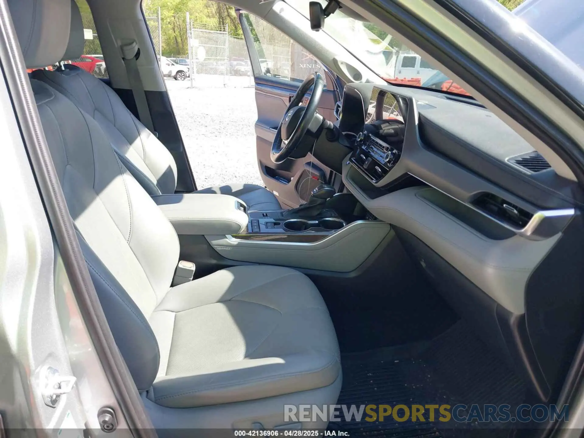 5 Photograph of a damaged car 5TDDBRCH4MS018716 TOYOTA HIGHLANDER 2021