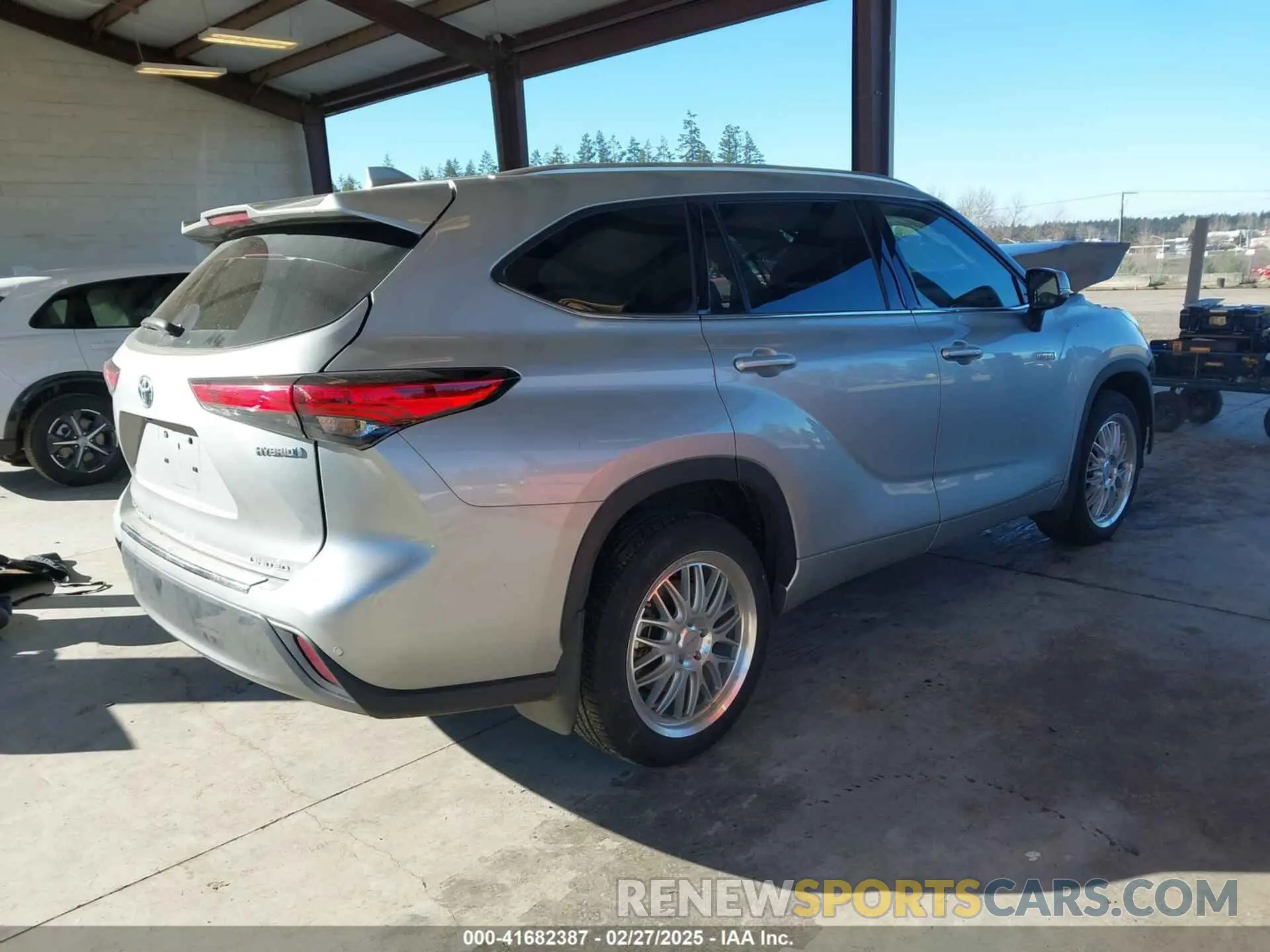 4 Photograph of a damaged car 5TDDBRCH4MS522277 TOYOTA HIGHLANDER 2021