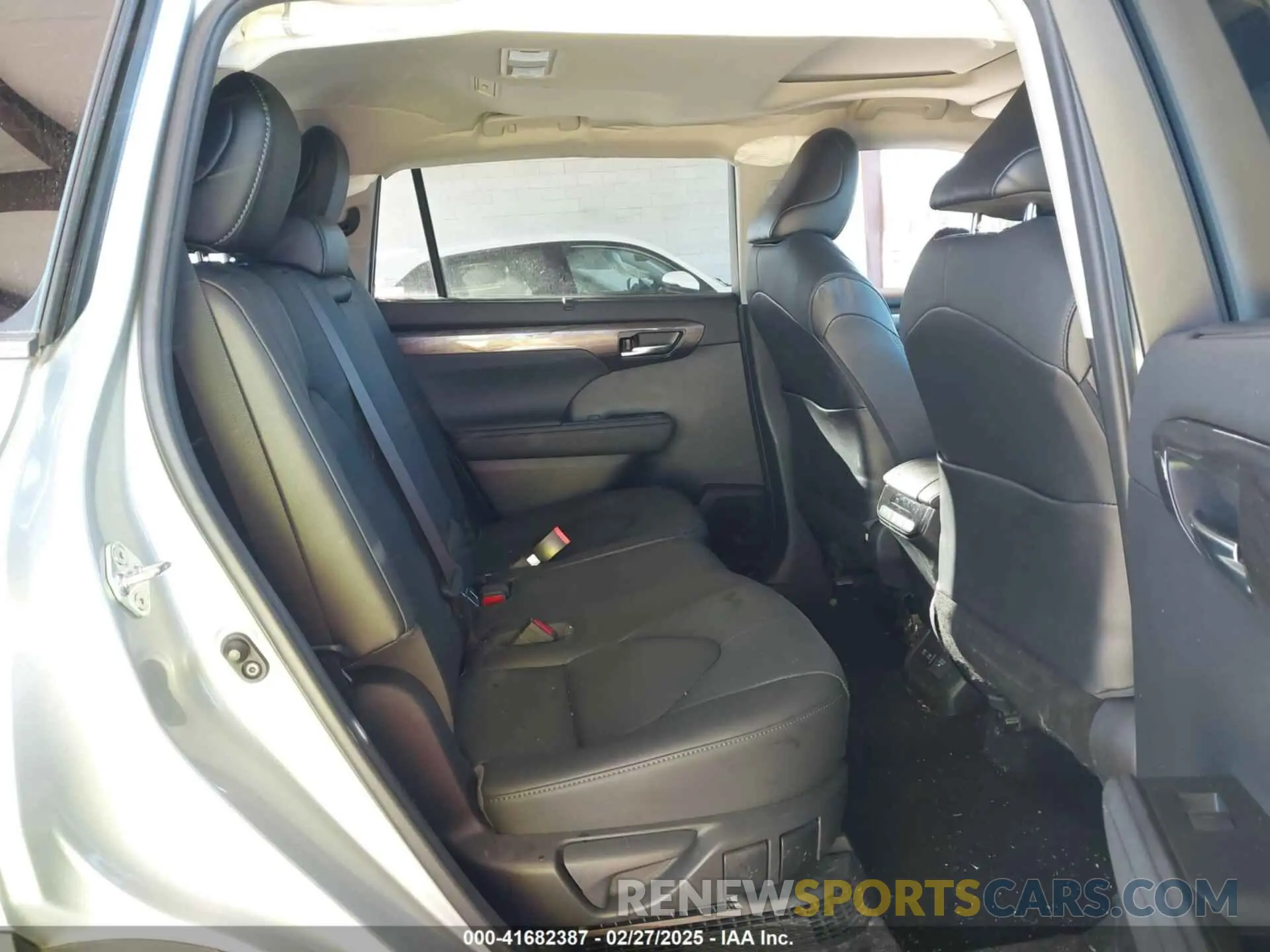 8 Photograph of a damaged car 5TDDBRCH4MS522277 TOYOTA HIGHLANDER 2021