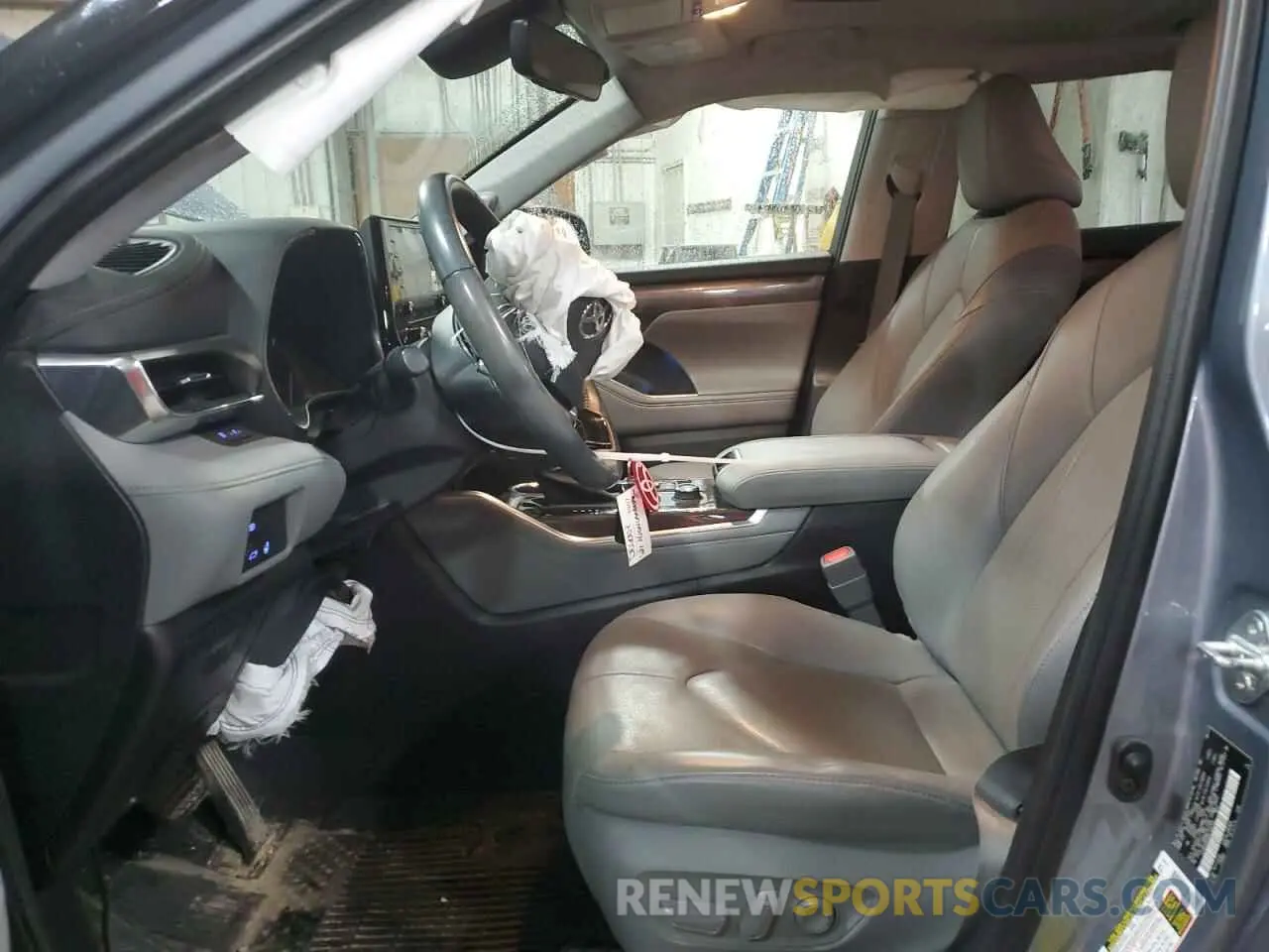 7 Photograph of a damaged car 5TDDZRBH0MS135769 TOYOTA HIGHLANDER 2021